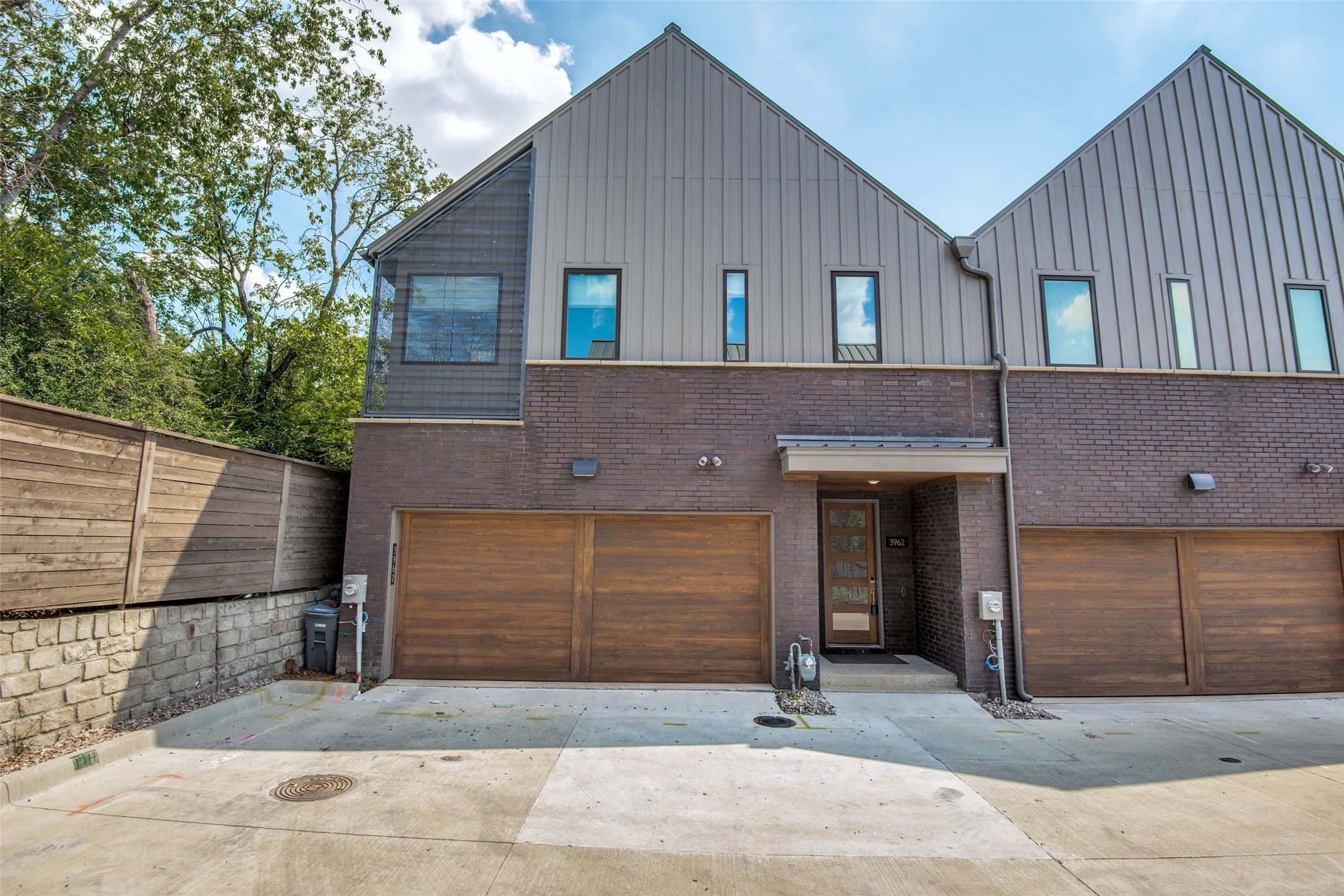 3962 Redding Row