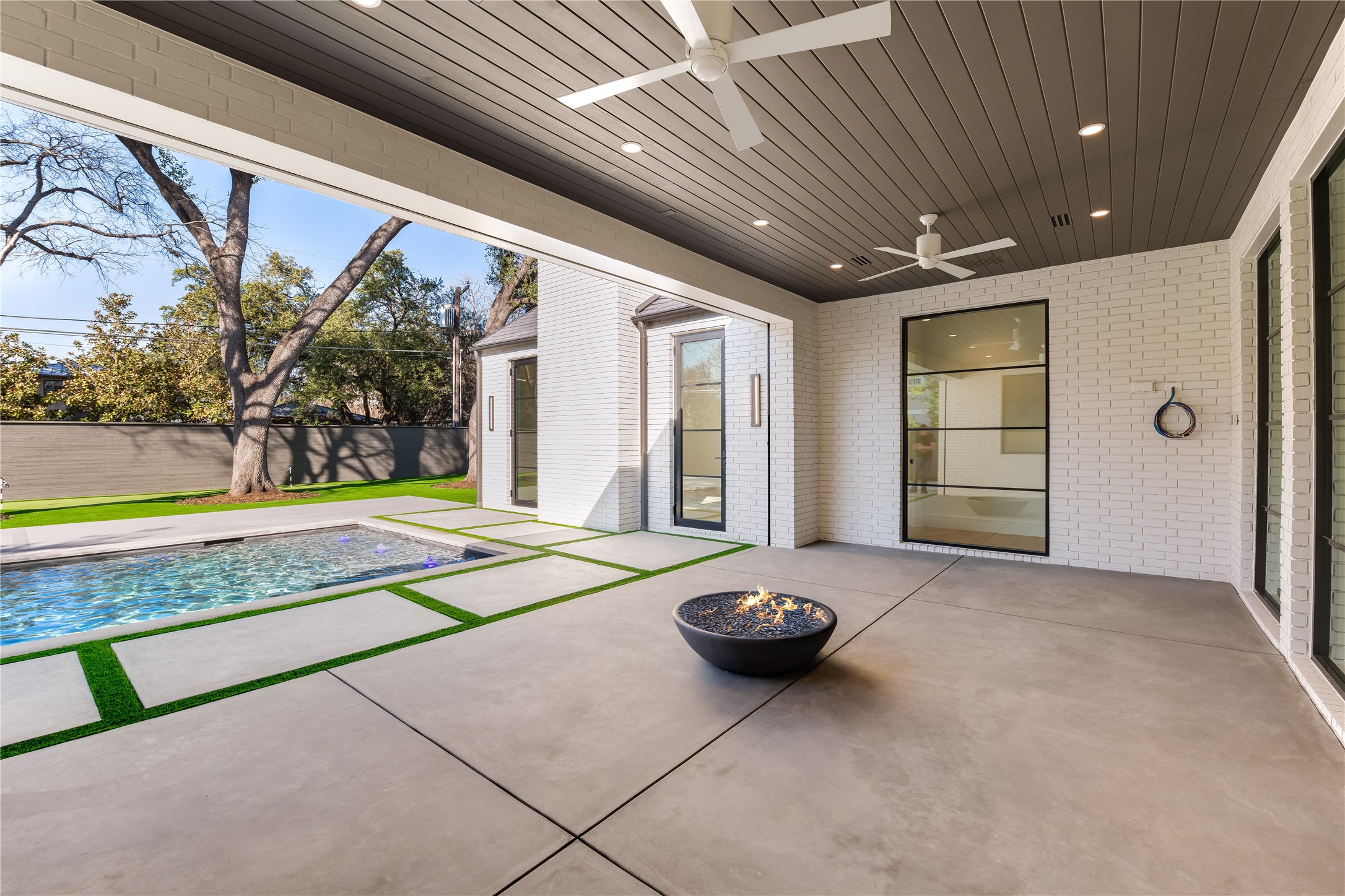 5525 Wateka Drive
