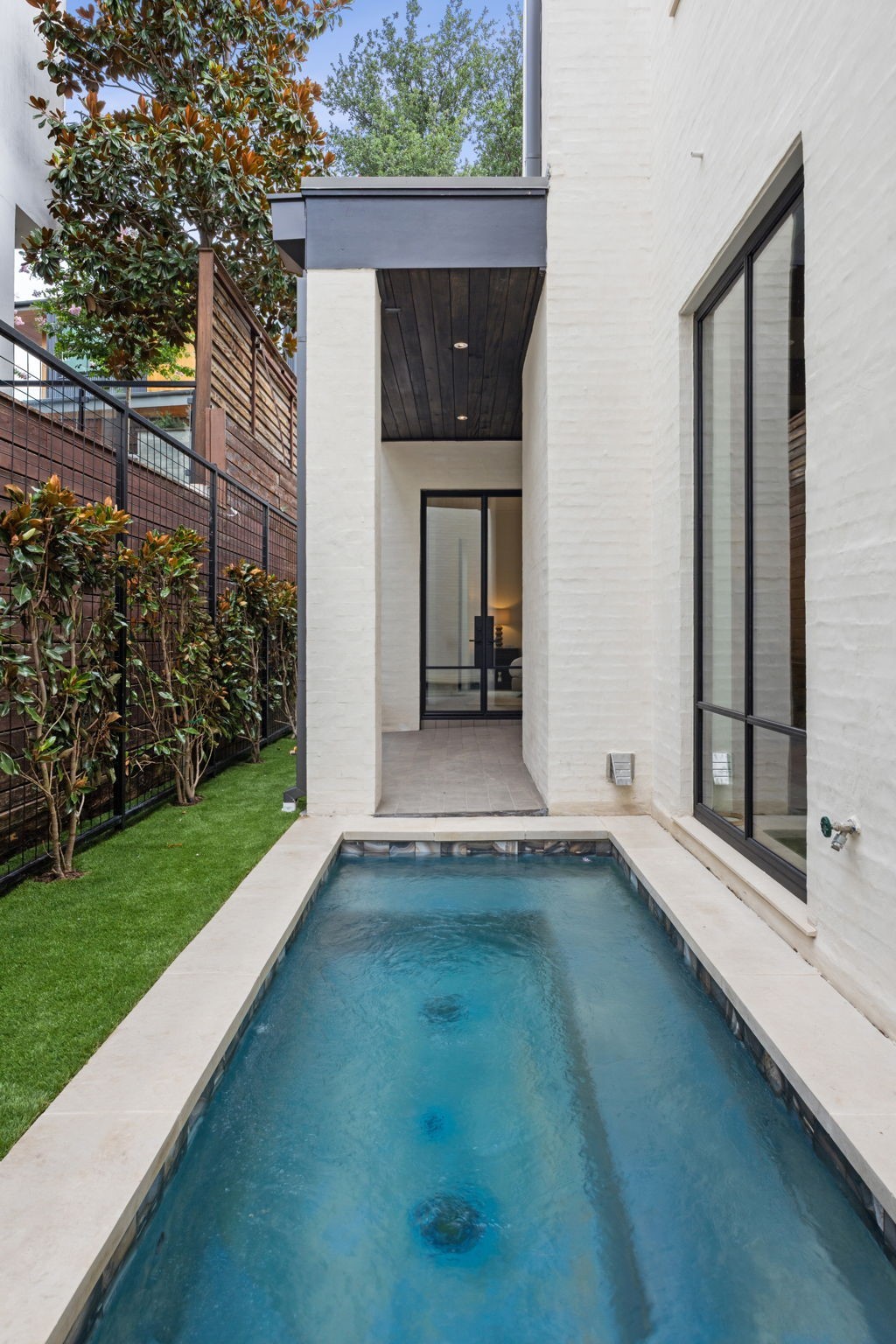 3626 Edgewater Street