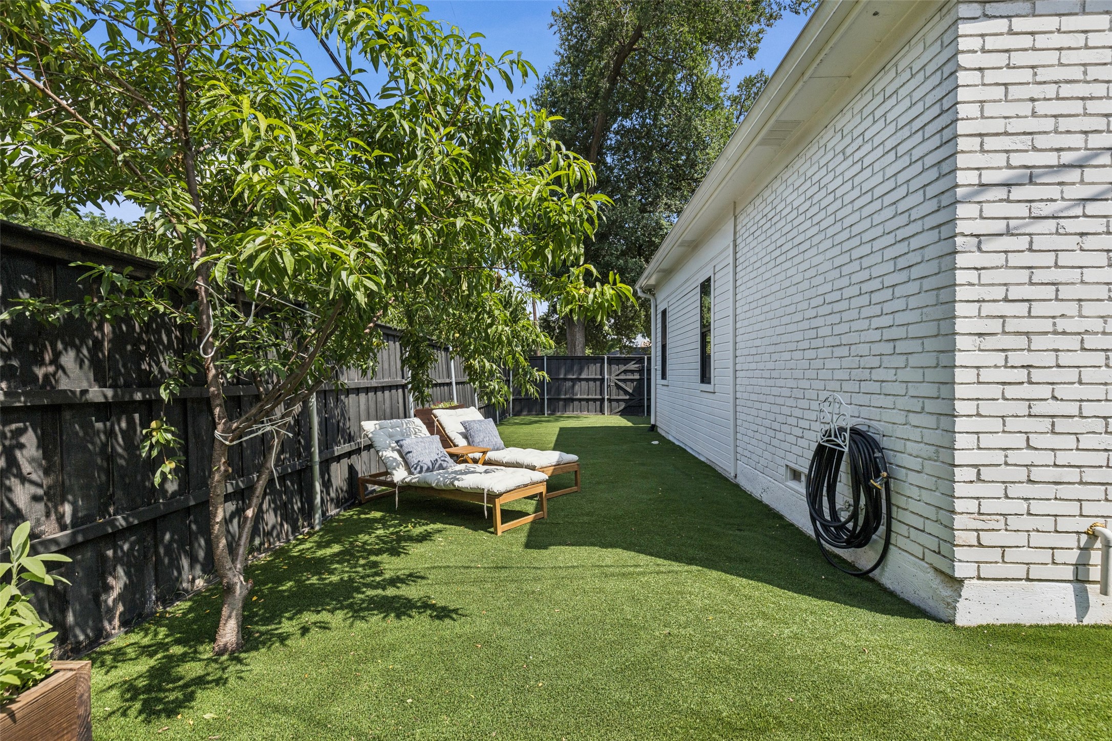 6619 Aintree Circle