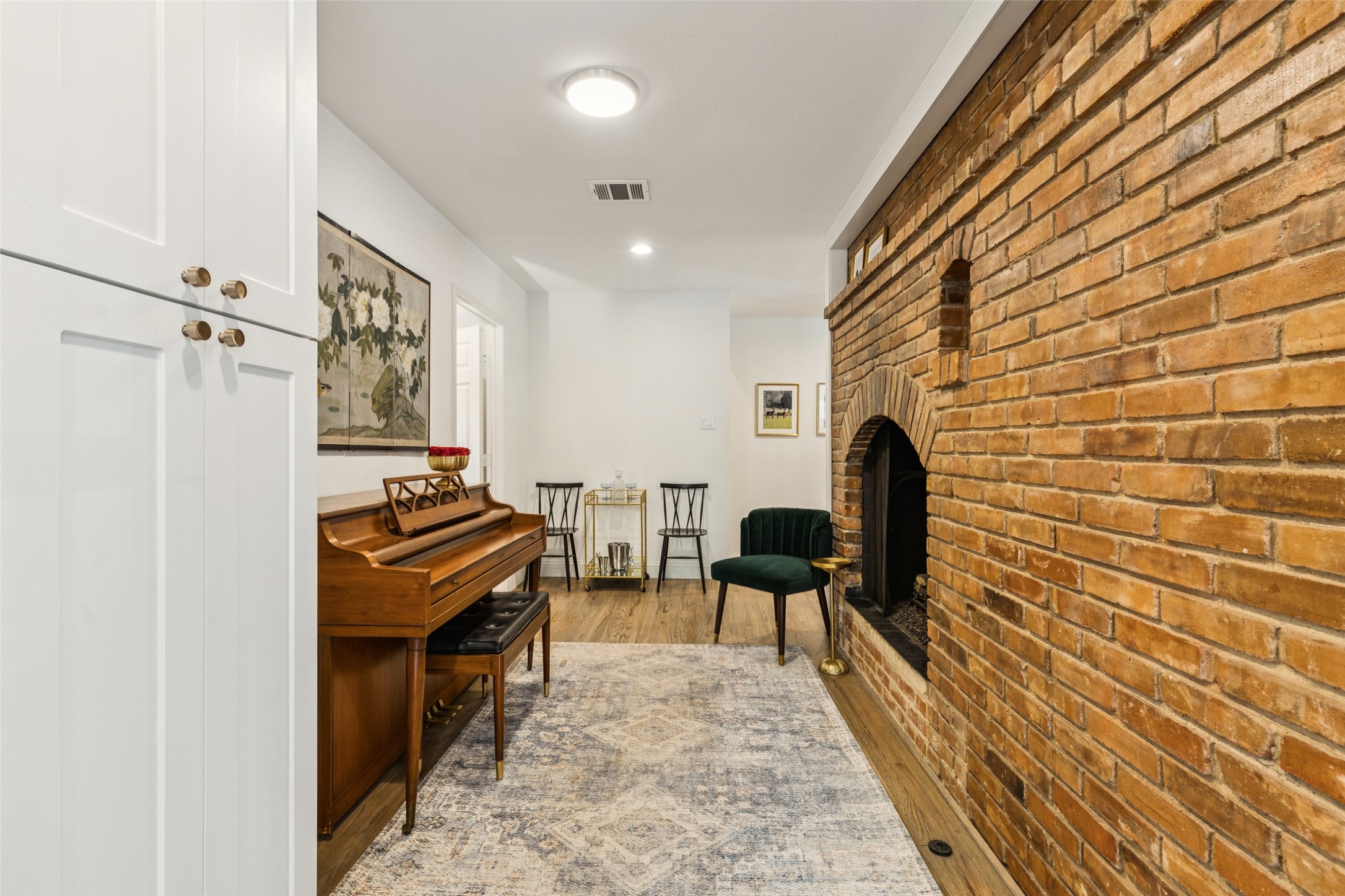 6619 Aintree Circle
