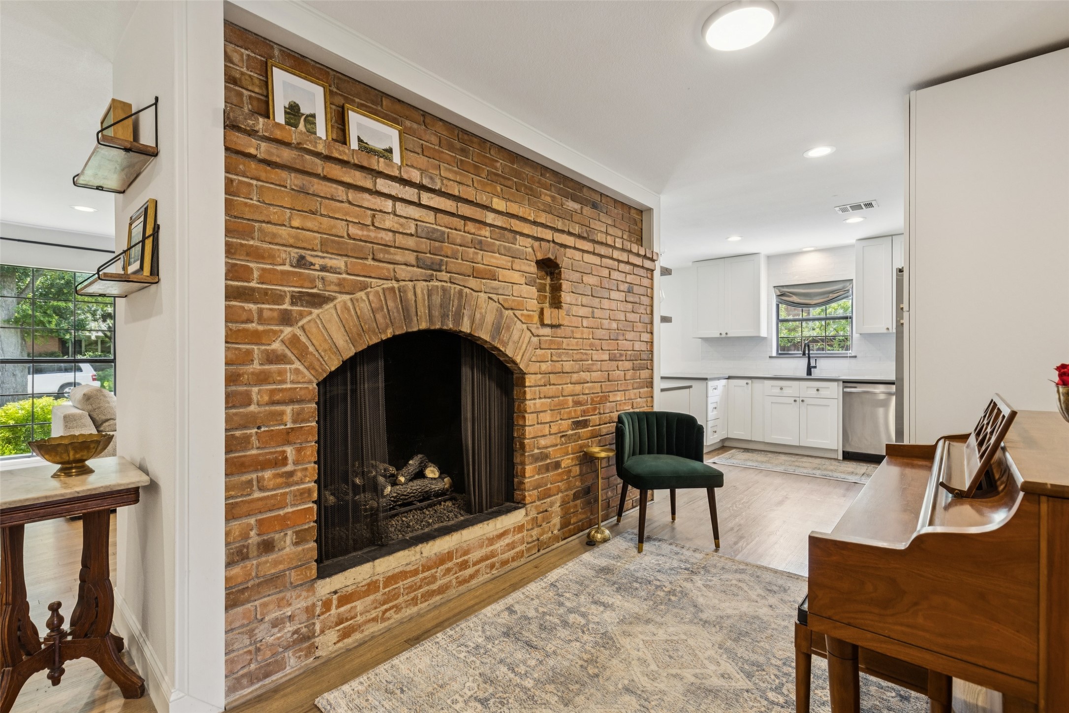 6619 Aintree Circle