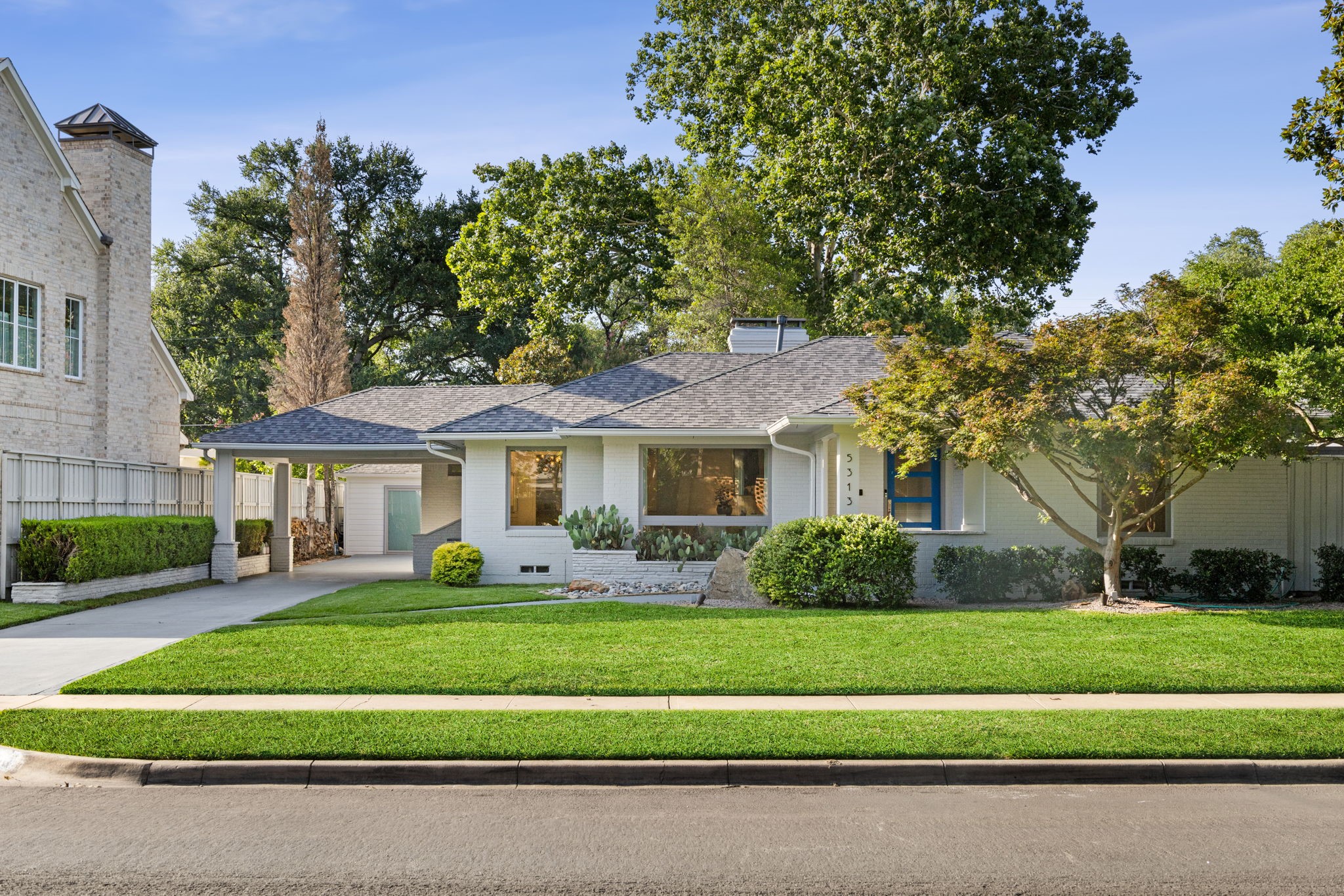 5313 Livingston Avenue