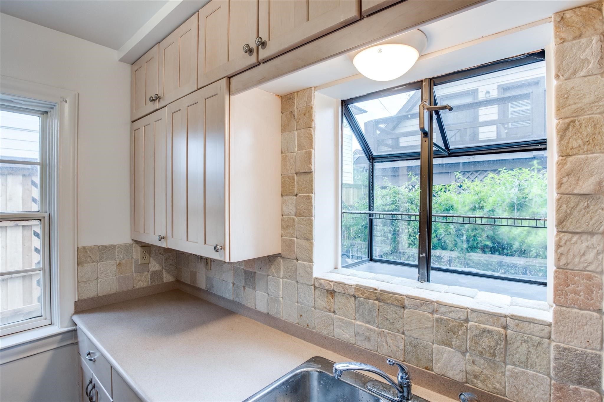 6001 Armstrong Parkway