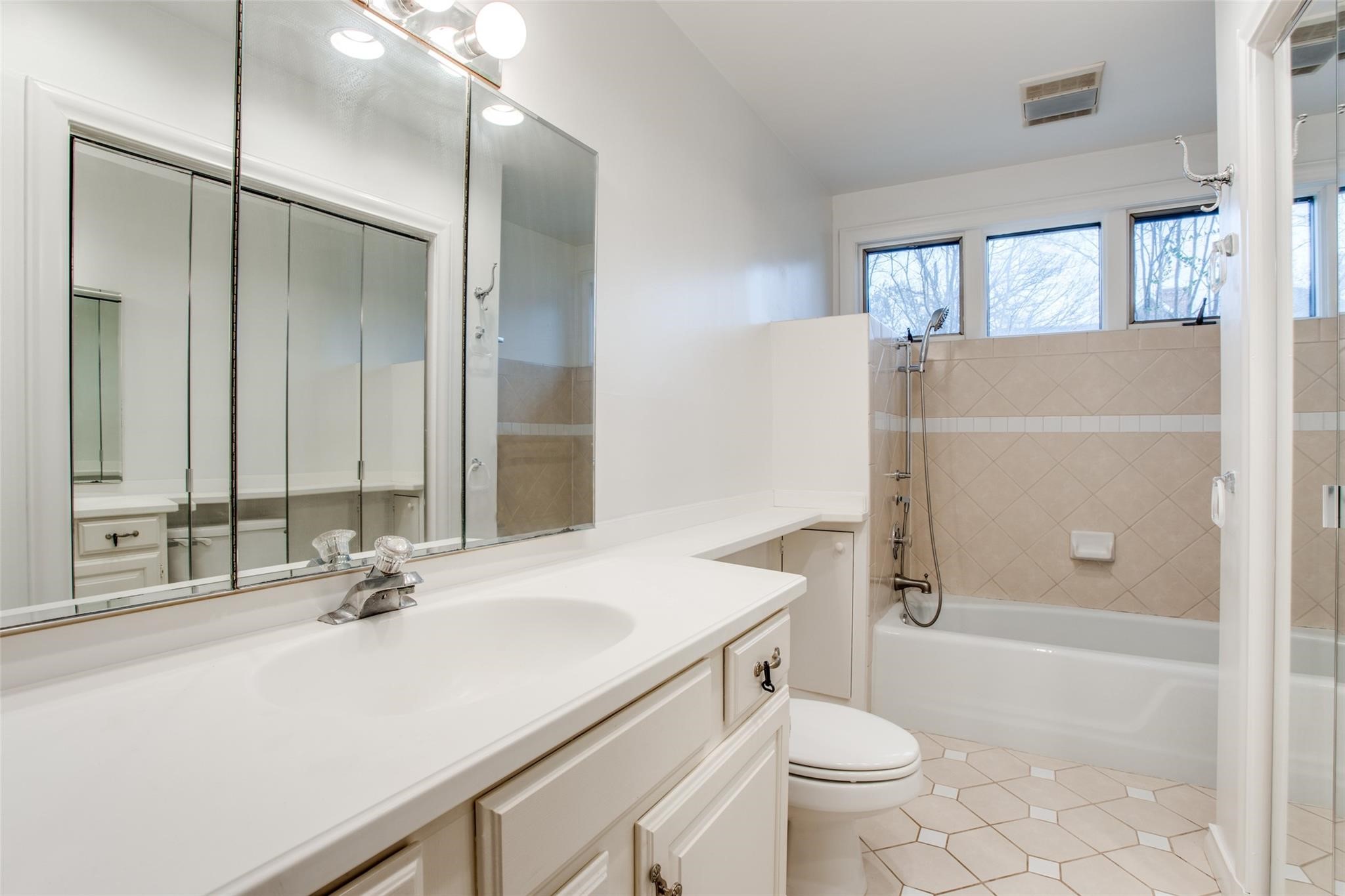 6001 Armstrong Parkway