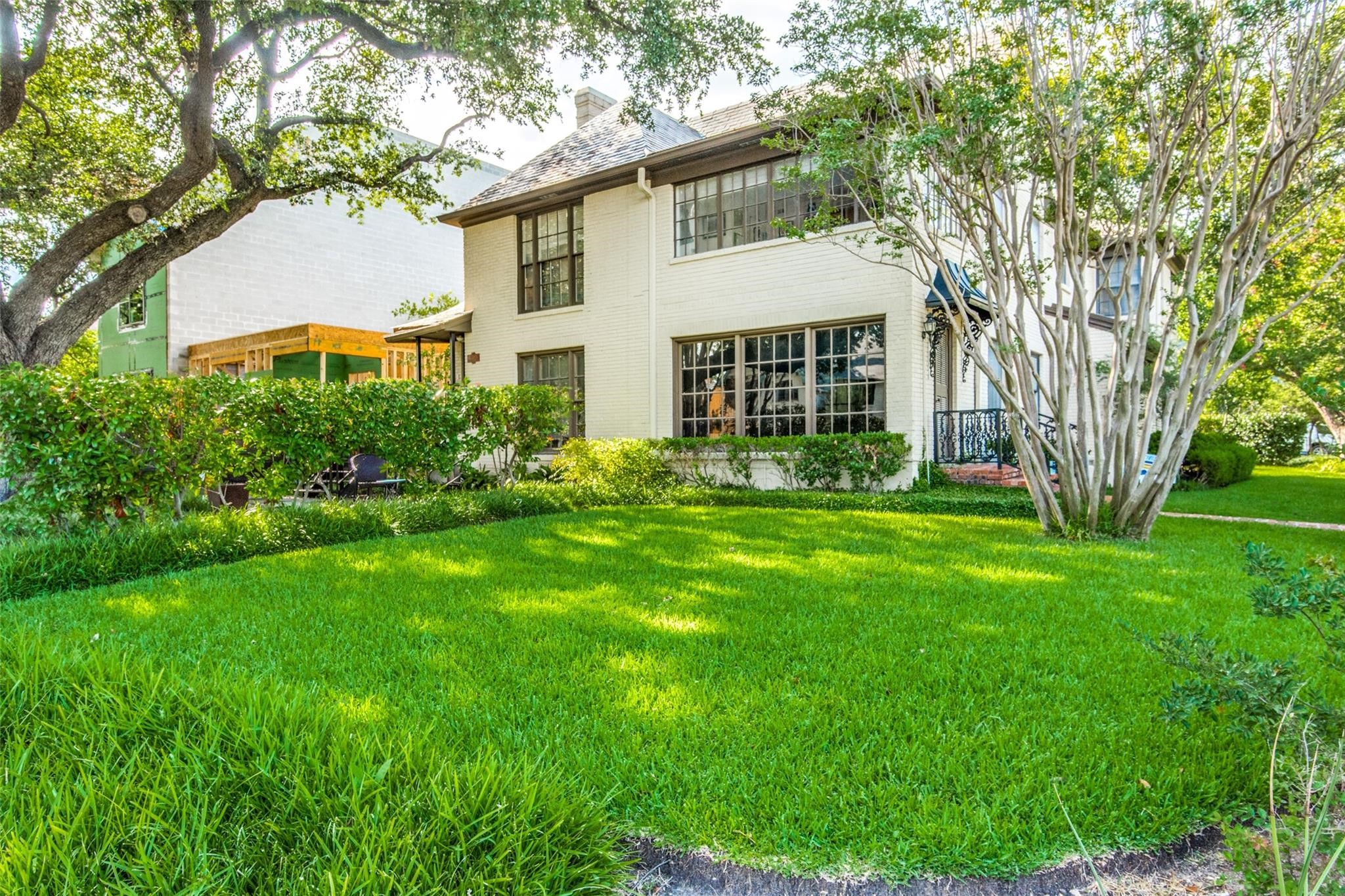 6001 Armstrong Parkway