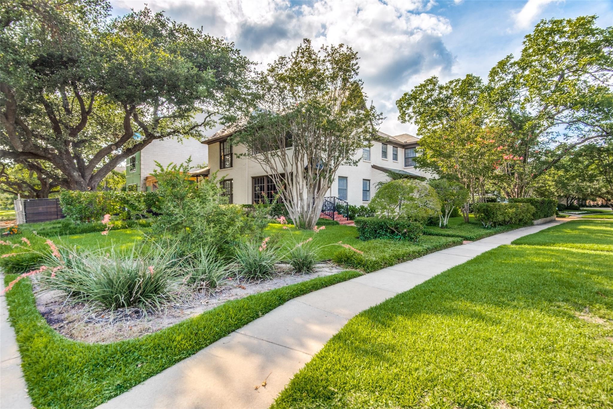 6001 Armstrong Parkway