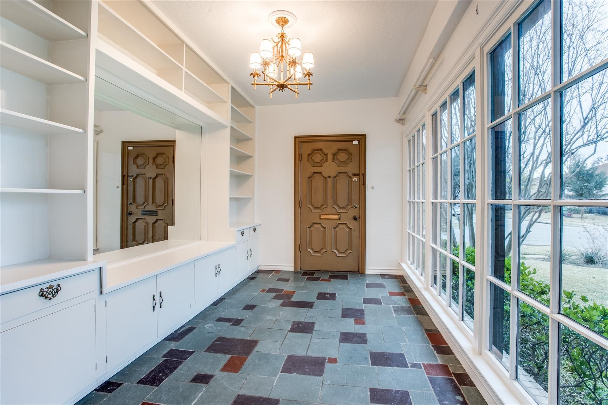 6001 Armstrong Parkway