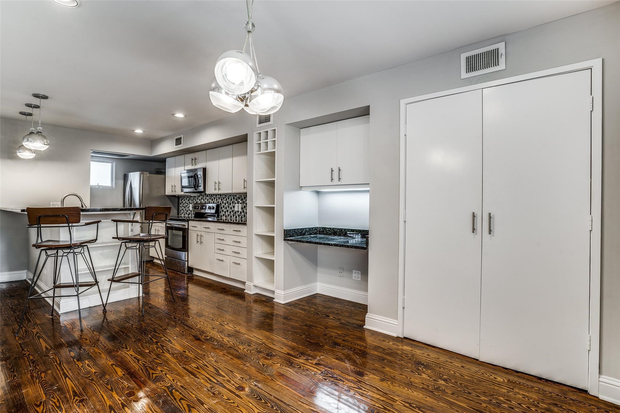 4231 Travis Street 28