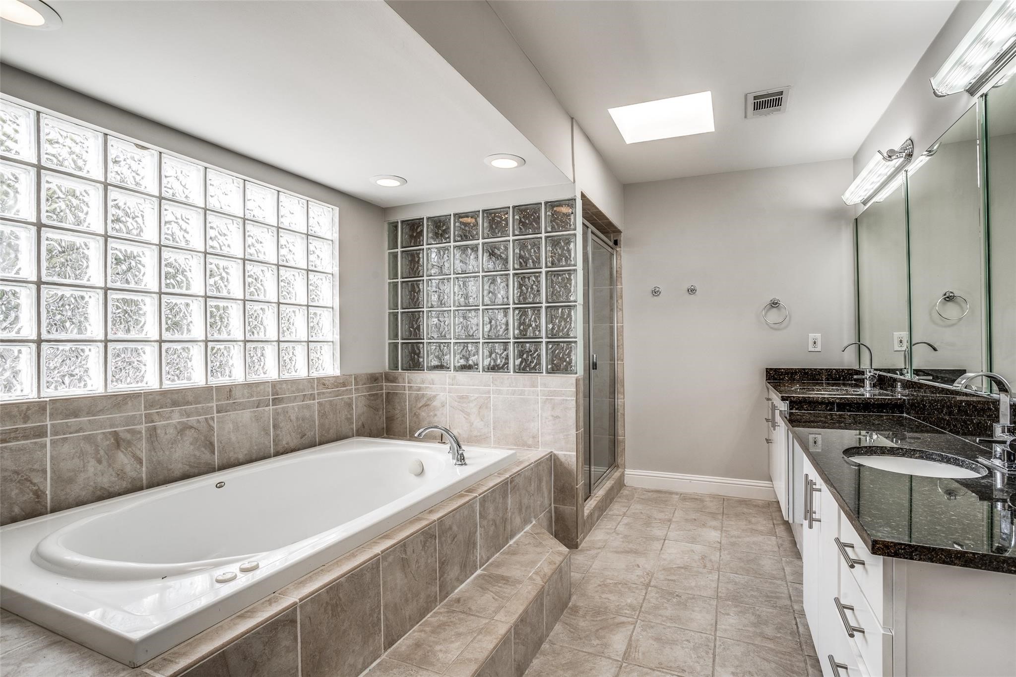 4231 Travis Street 28