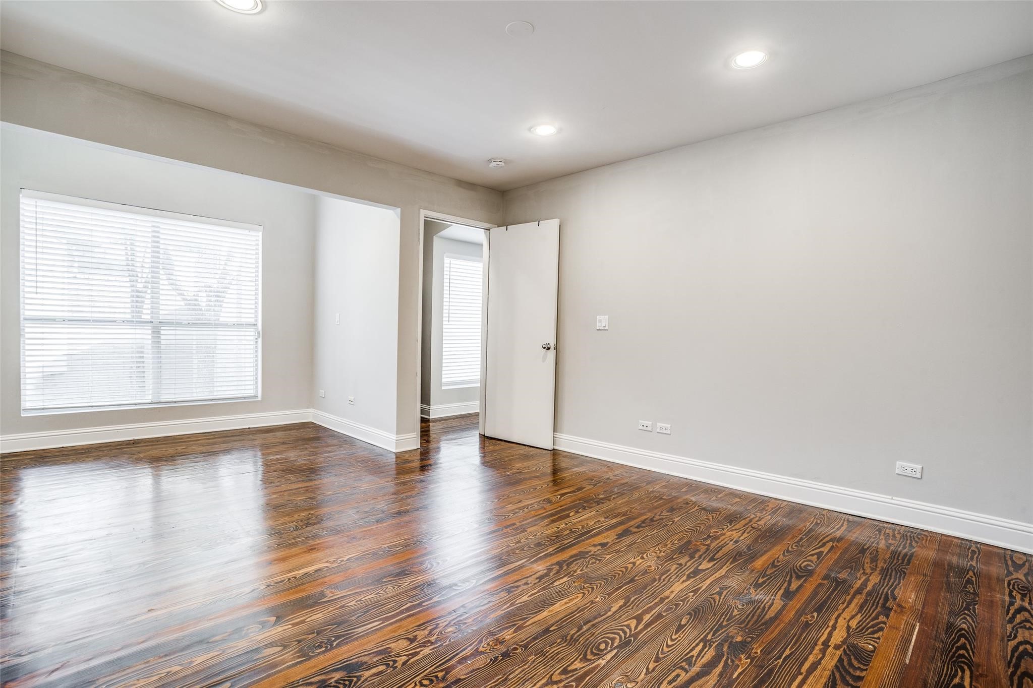 4231 Travis Street 28