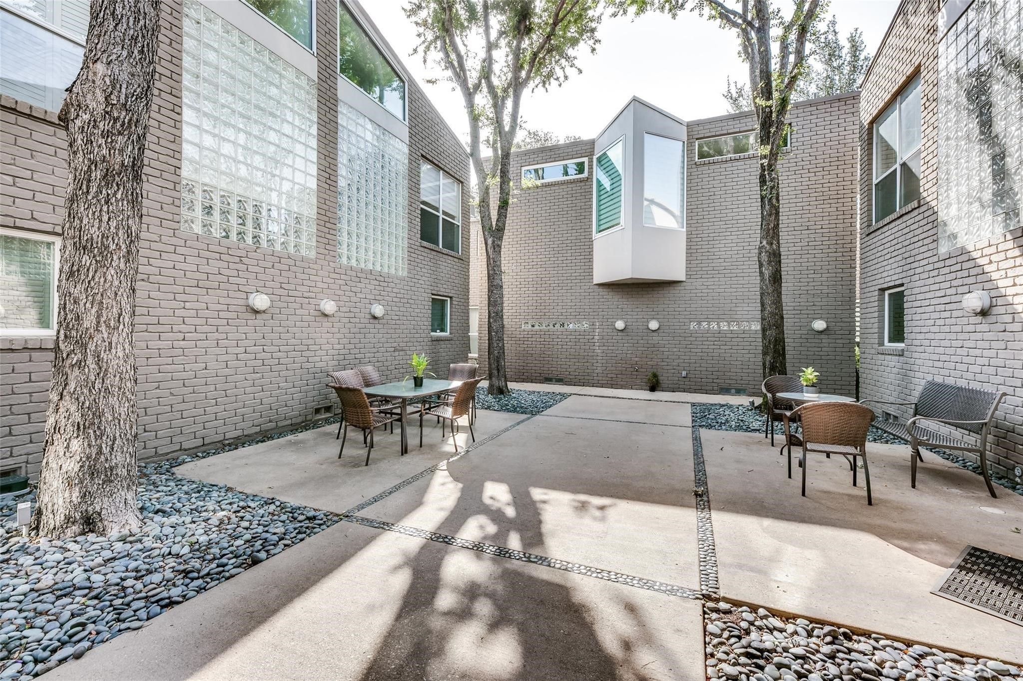 4231 Travis Street 28