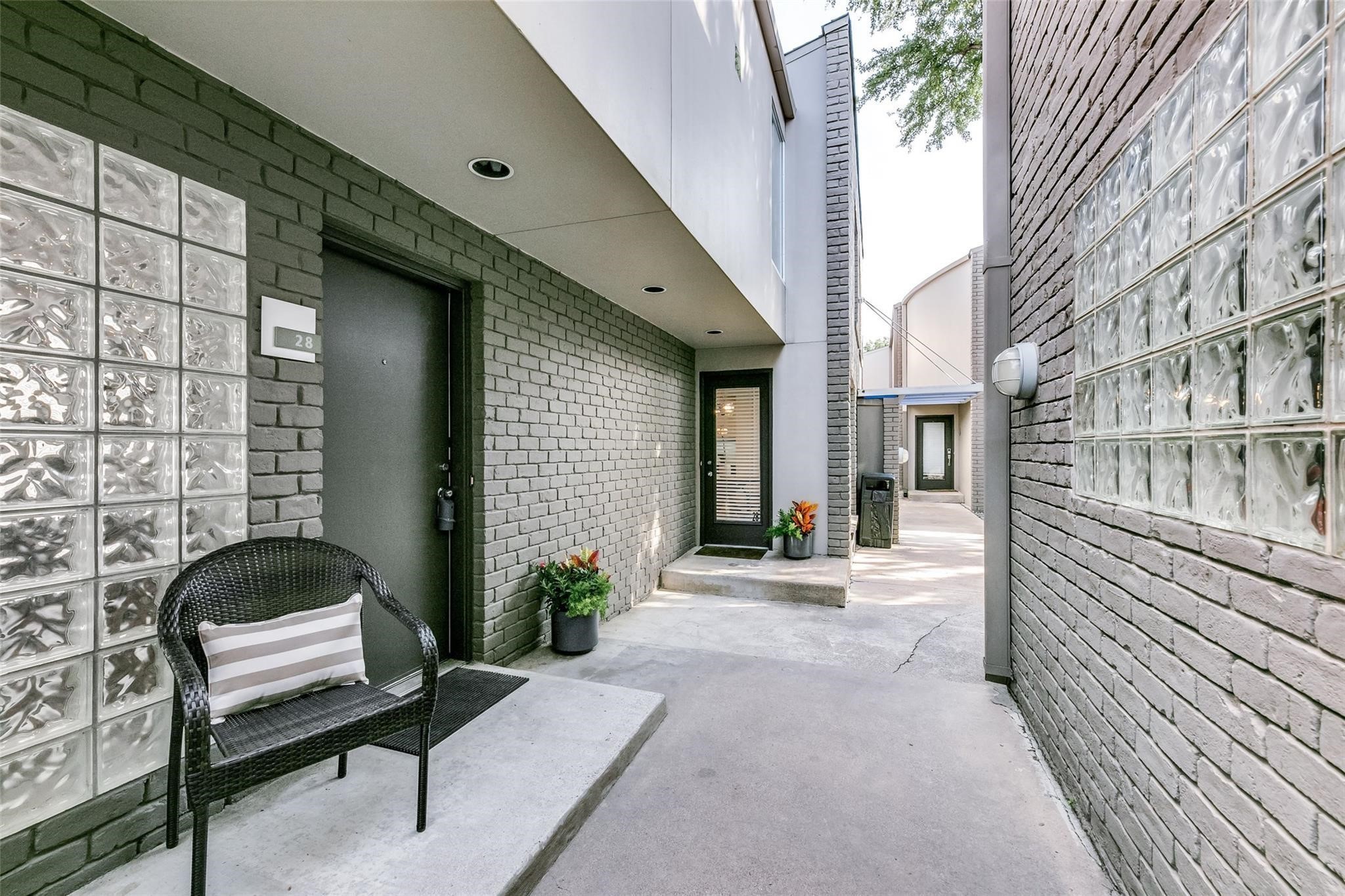 4231 Travis Street 28