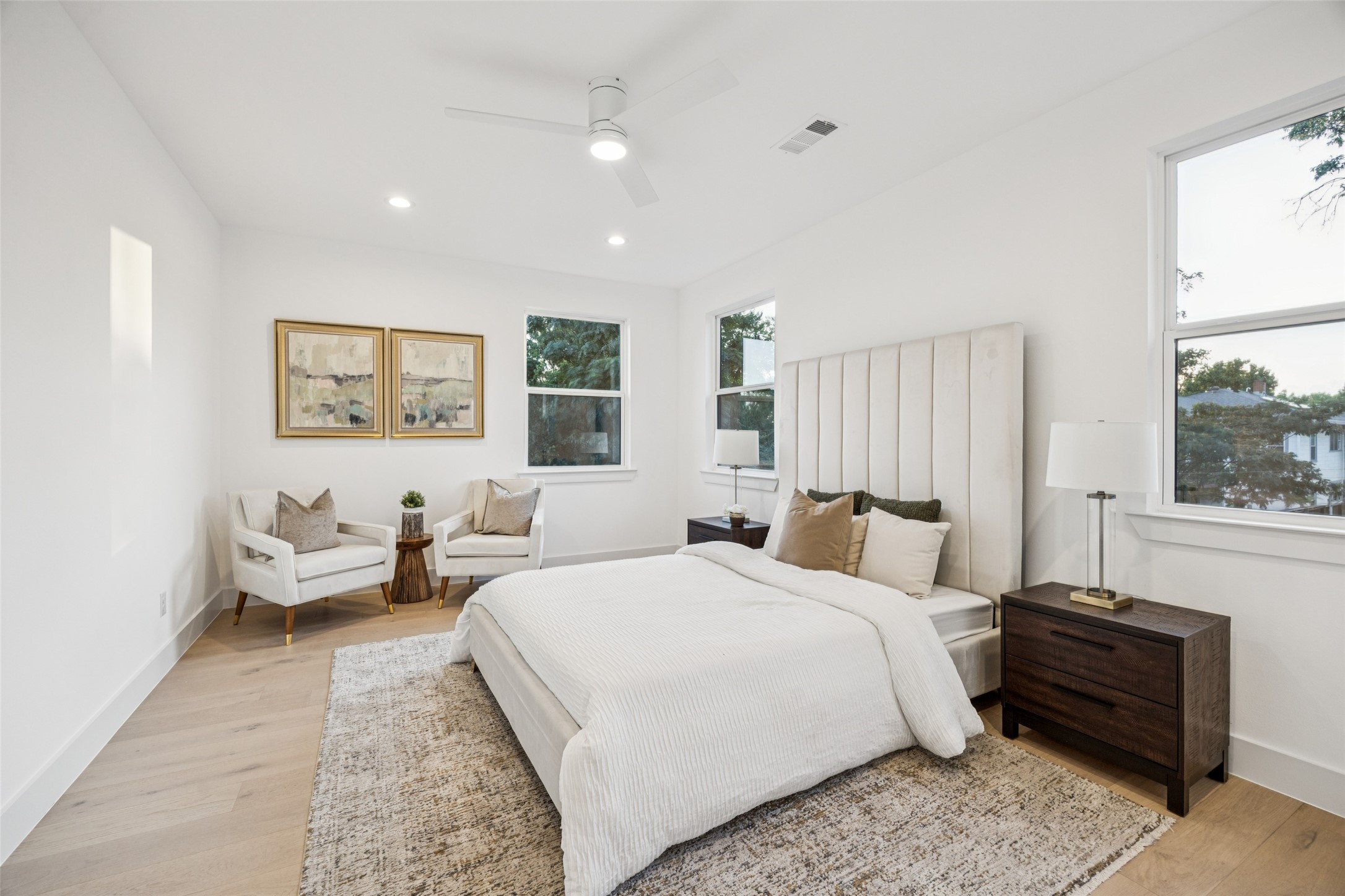 5633 East Side Avenue