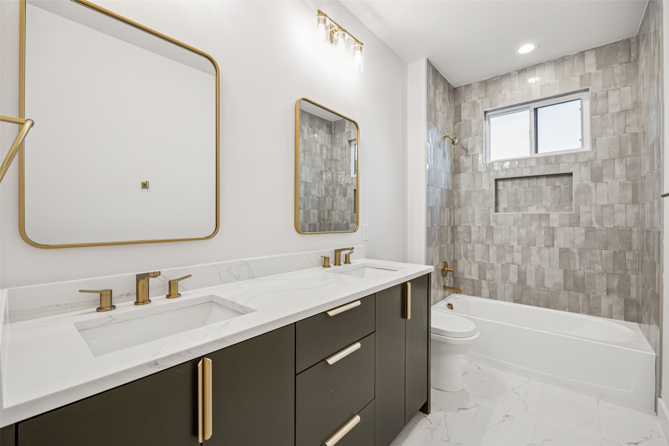 5633 East Side Avenue