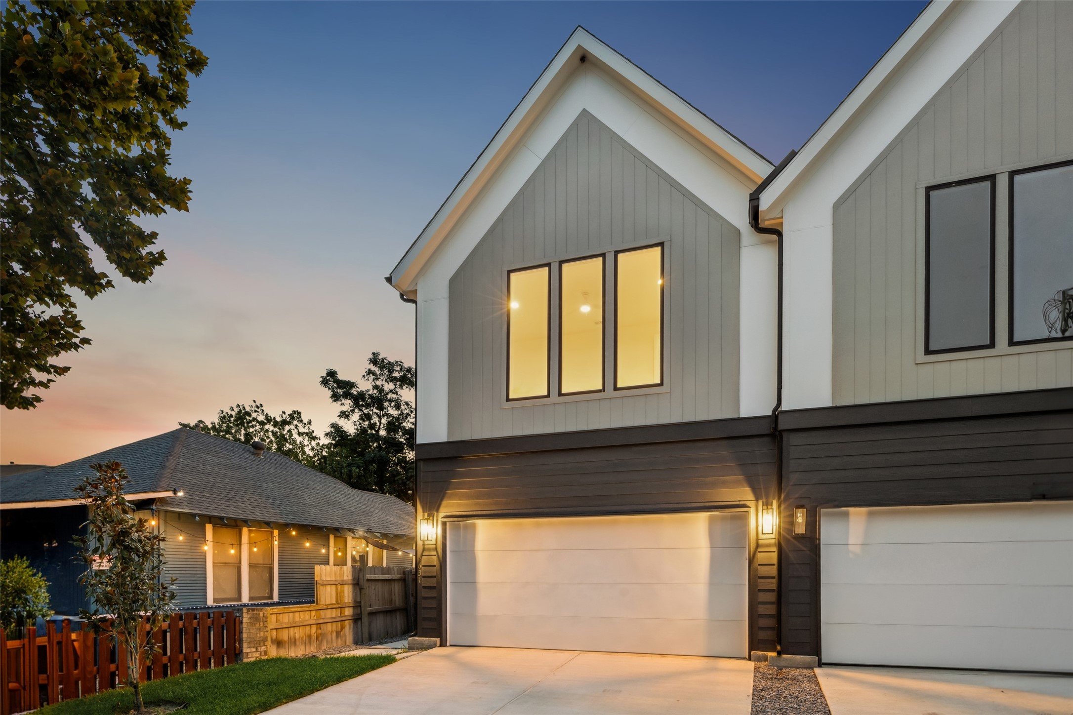 5633 East Side Avenue