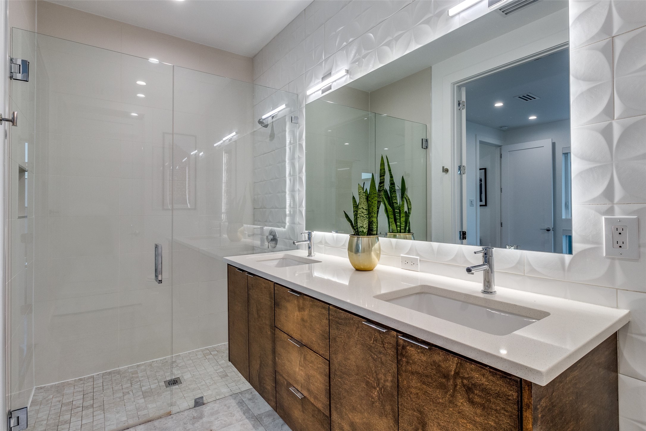 4805 Manett Street 101