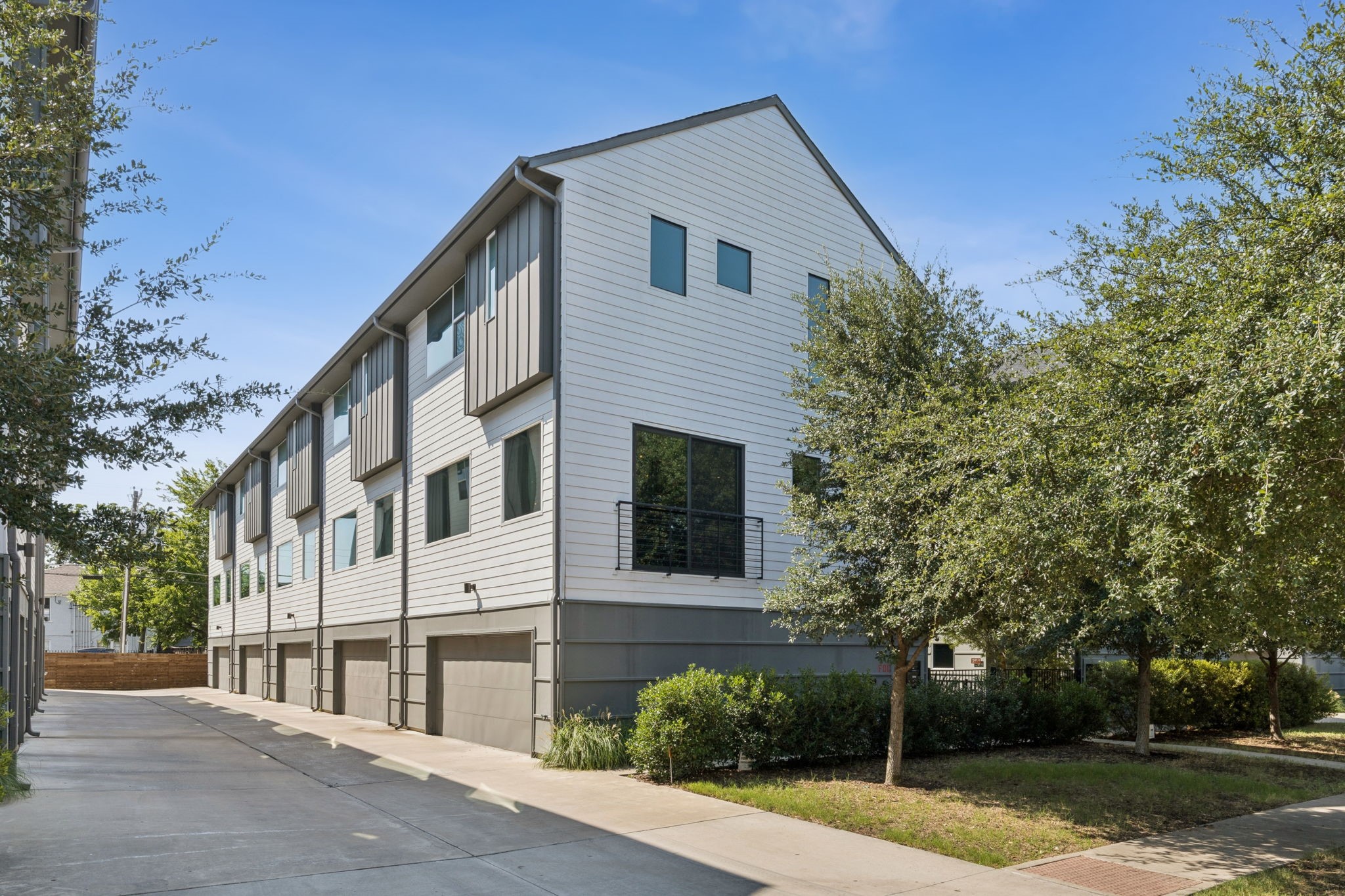 5020 Bryan Street 303