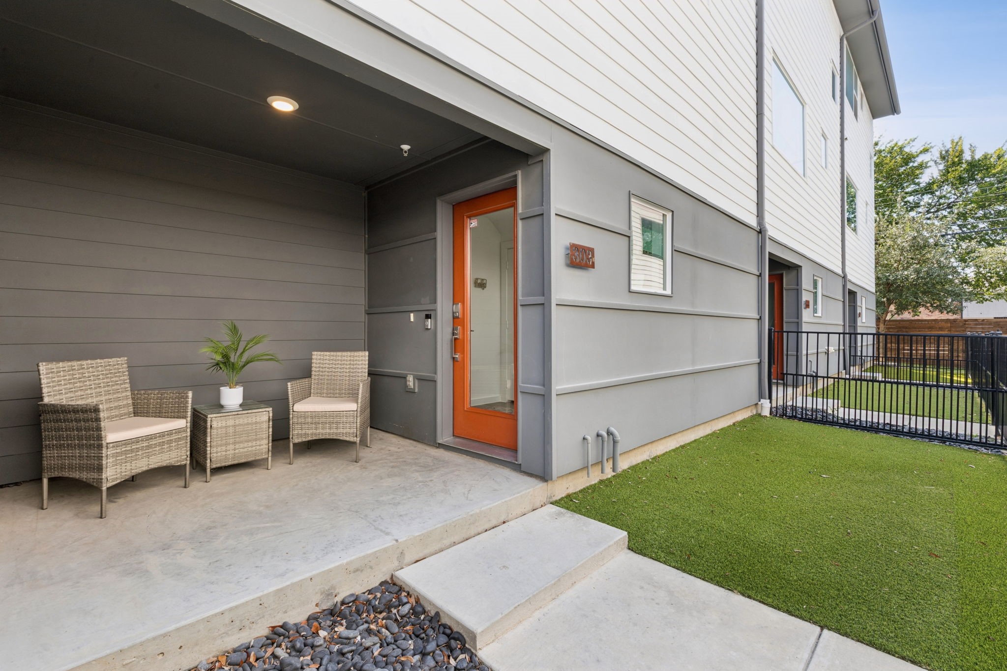 5020 Bryan Street 303