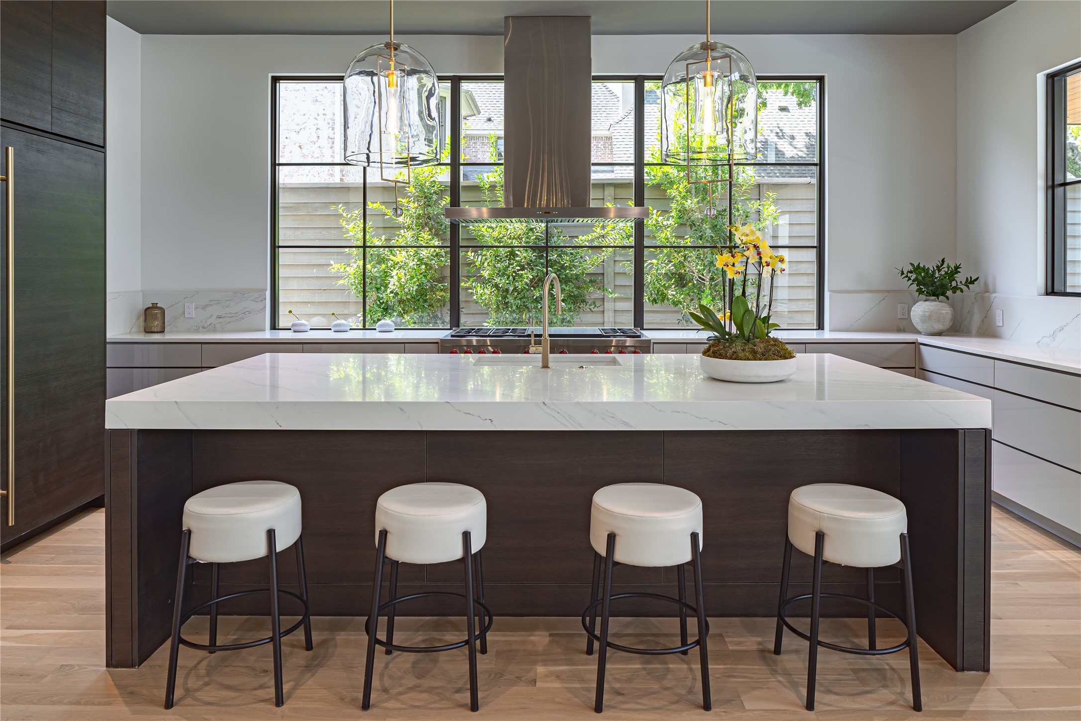 6411 Chevy Chase Avenue