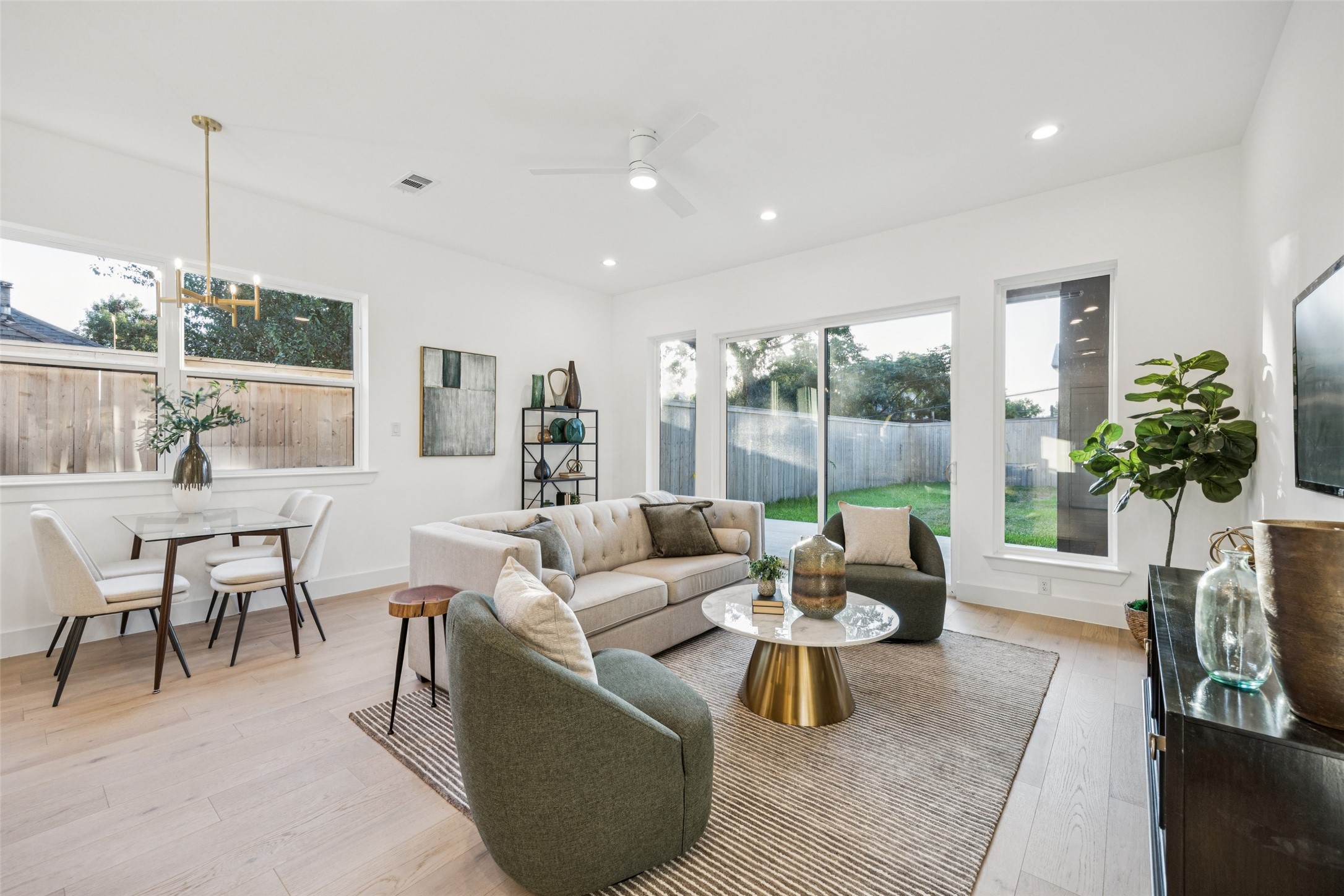 5631 East Side Avenue