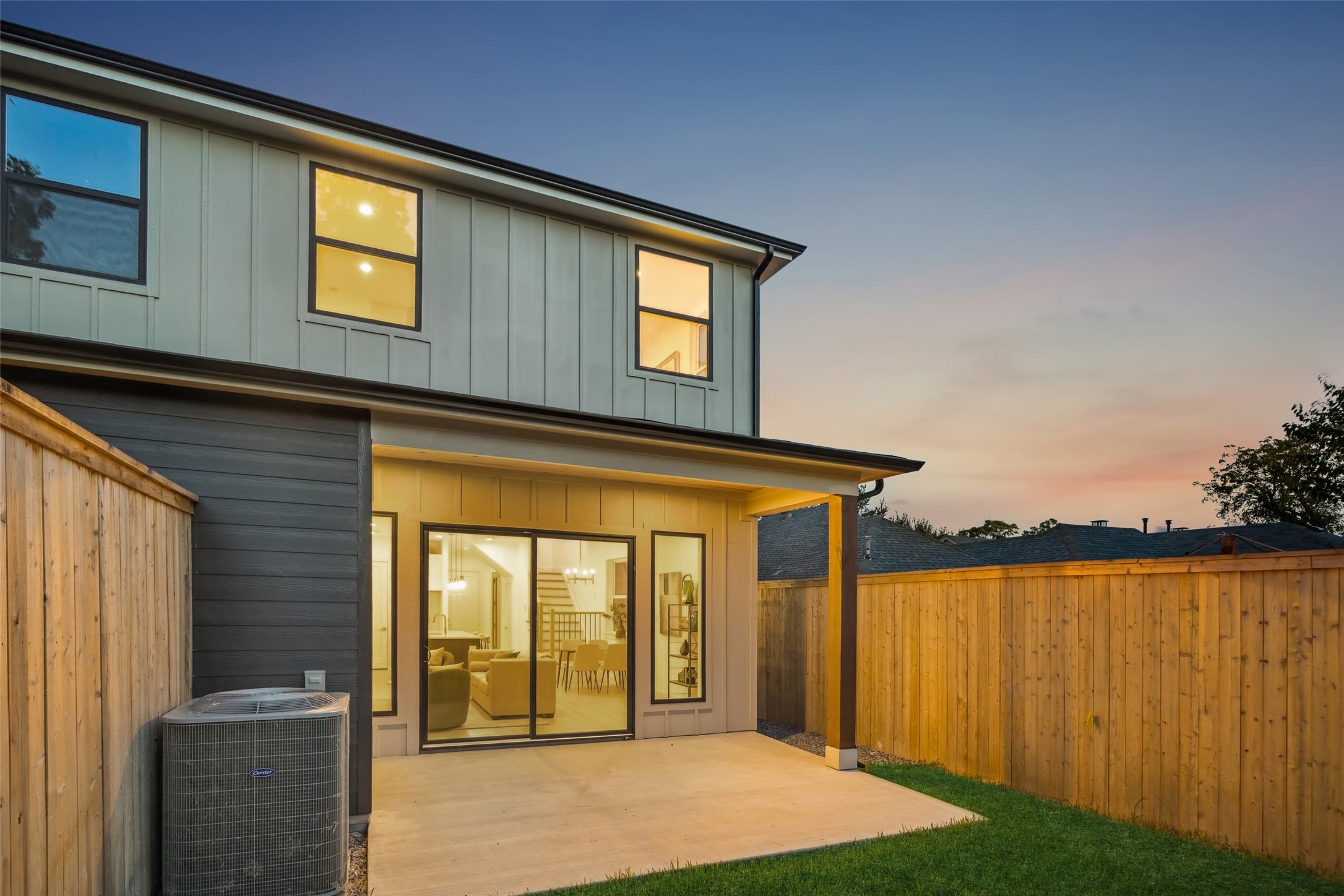 5631 East Side Avenue