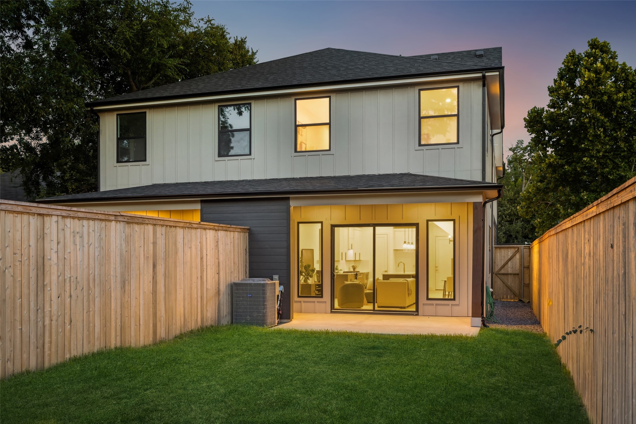 5631 East Side Avenue