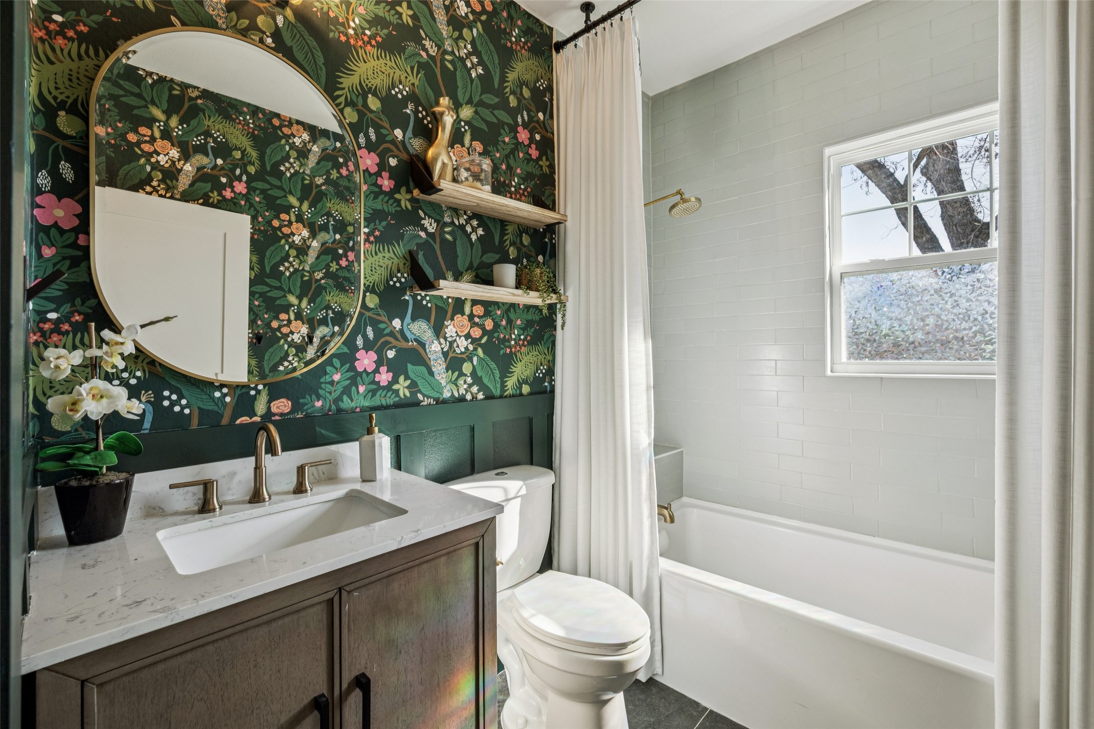 5019 Stoneleigh Avenue