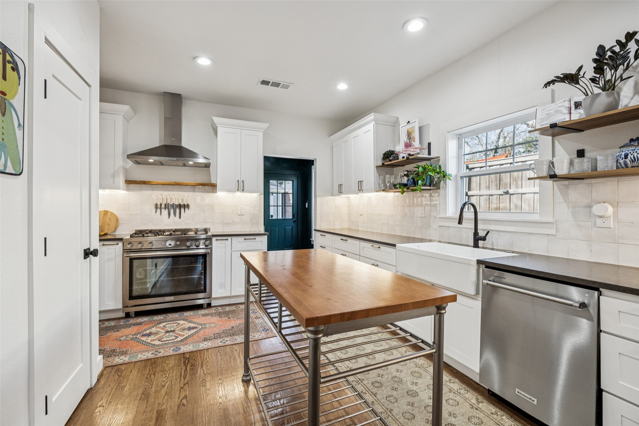 5019 Stoneleigh Avenue