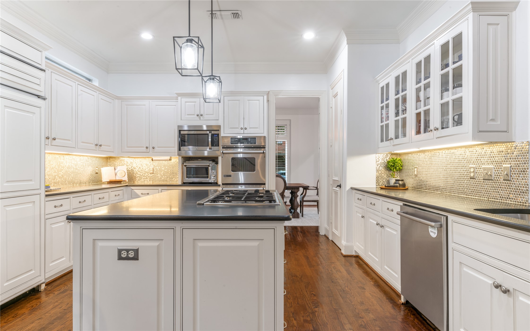 2716 Stanford Avenue