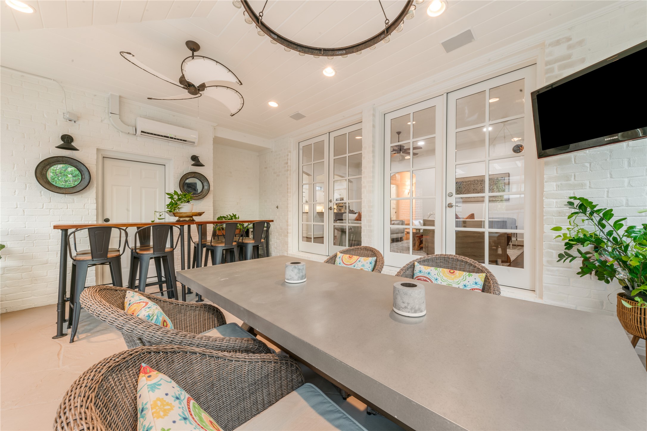 2716 Stanford Avenue