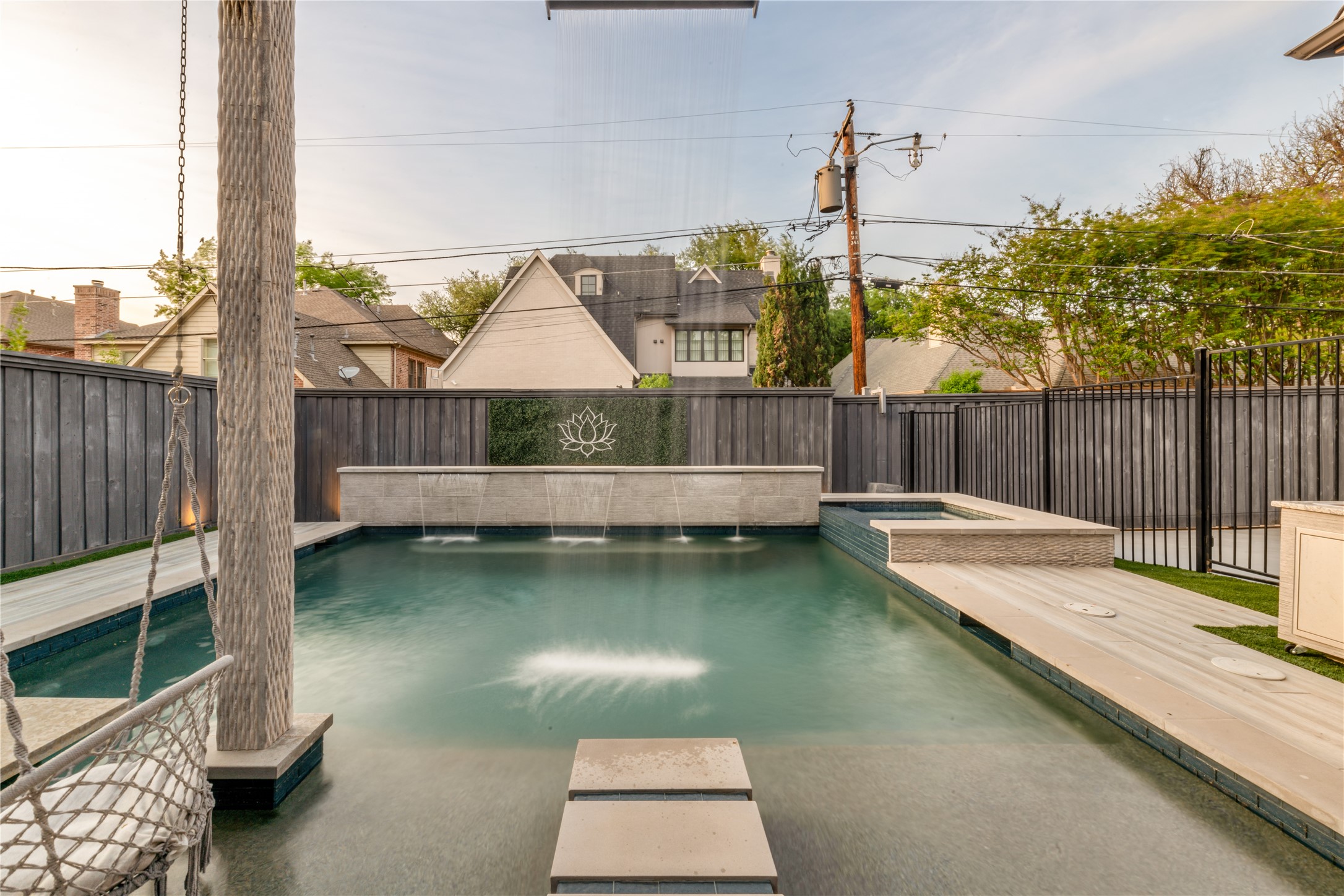 2716 Stanford Avenue