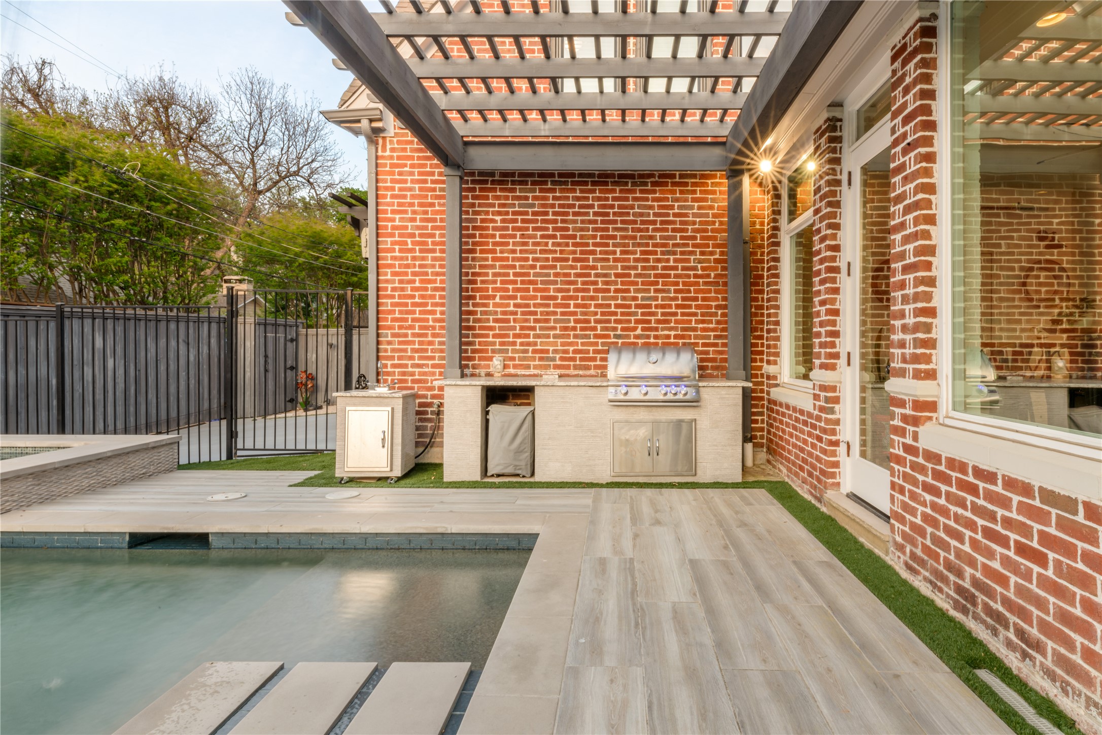 2716 Stanford Avenue