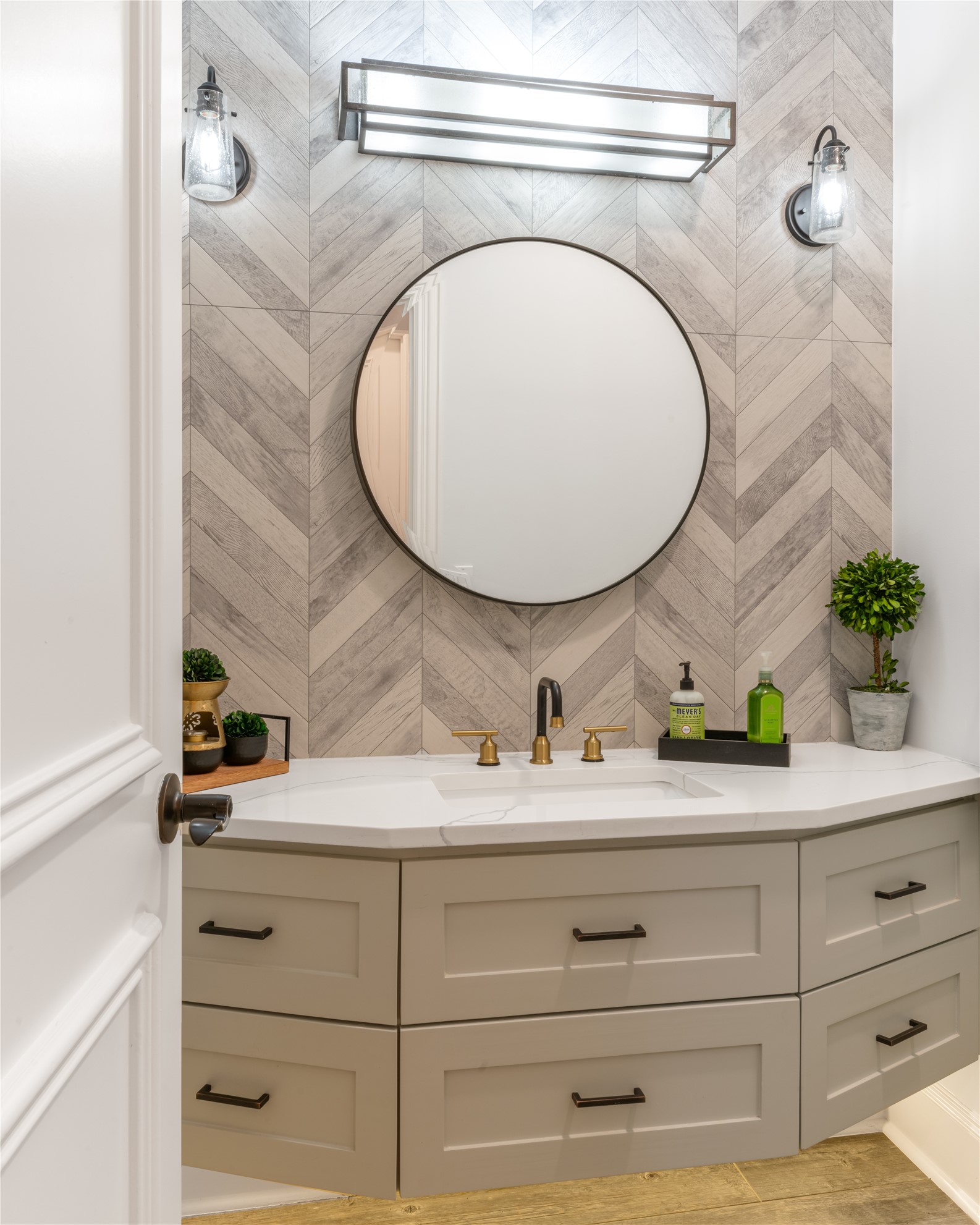 2716 Stanford Avenue