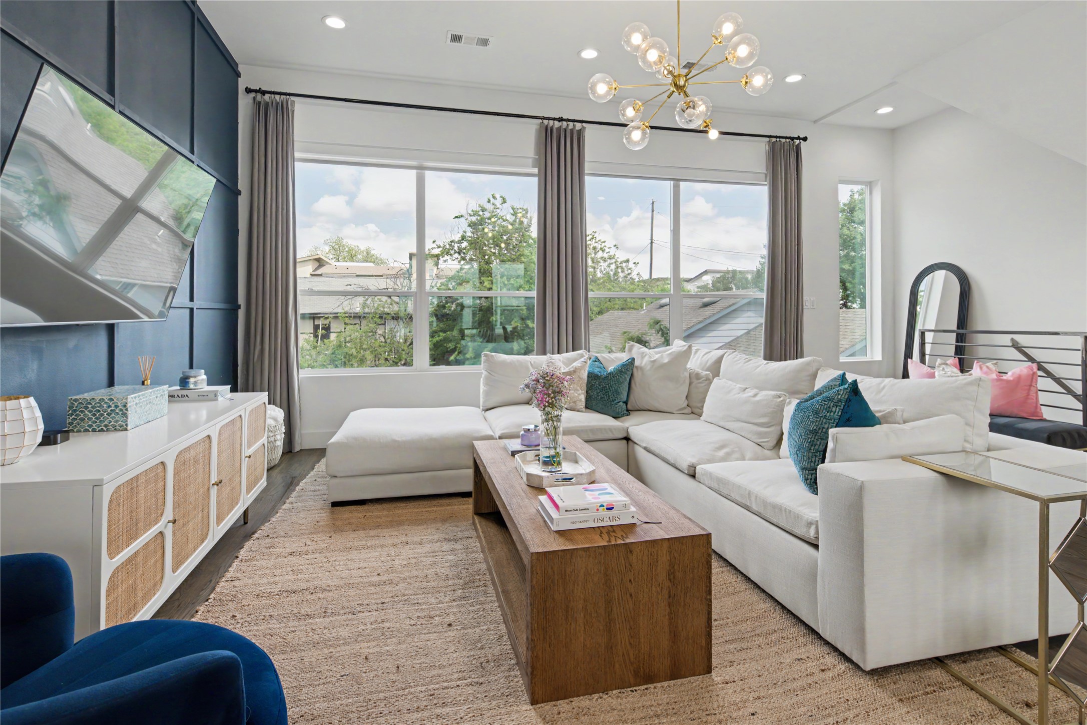 5811 Lindell Avenue 103