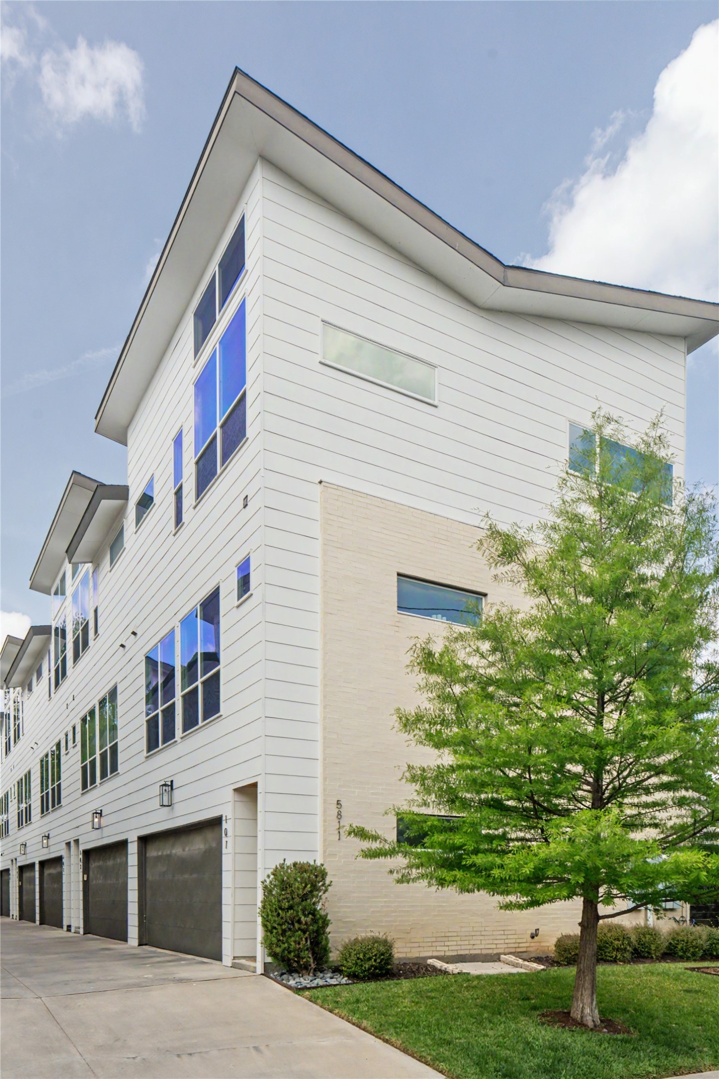 5811 Lindell Avenue 103