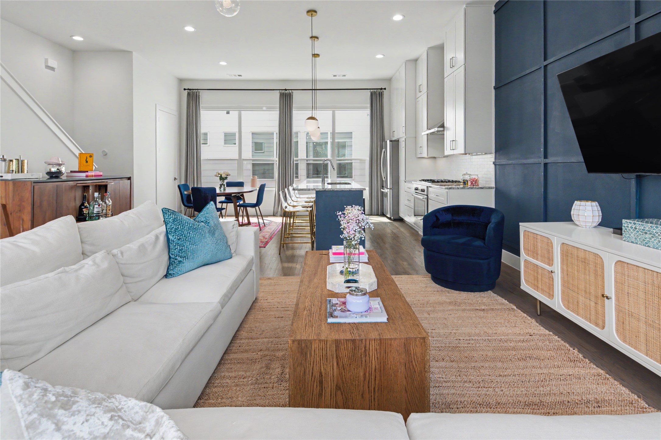 5811 Lindell Avenue 103