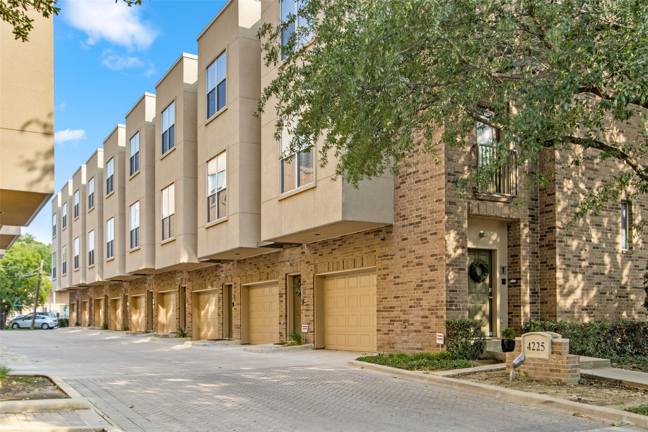 4225 Mckinney Avenue 3