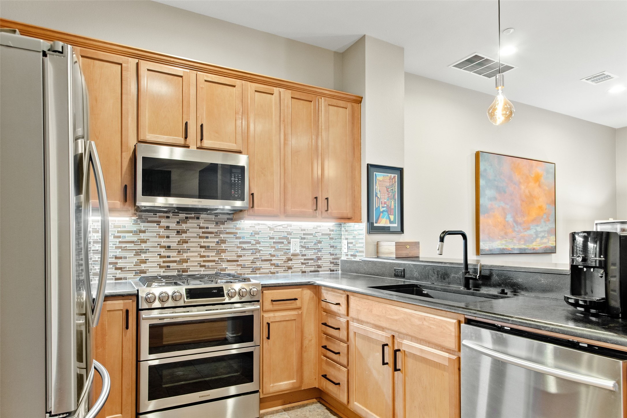 4225 Mckinney Avenue 3