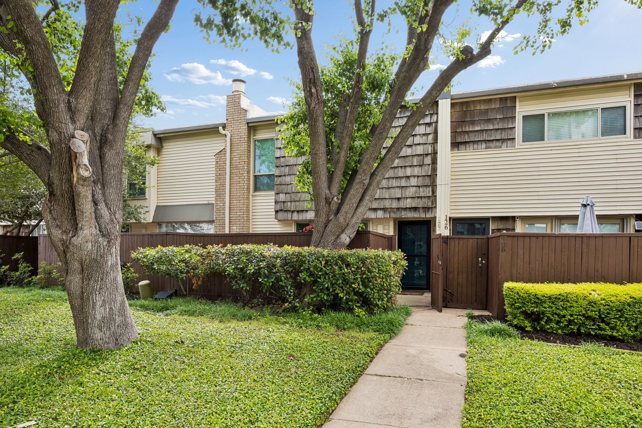 2702 Douglas Avenue 127
