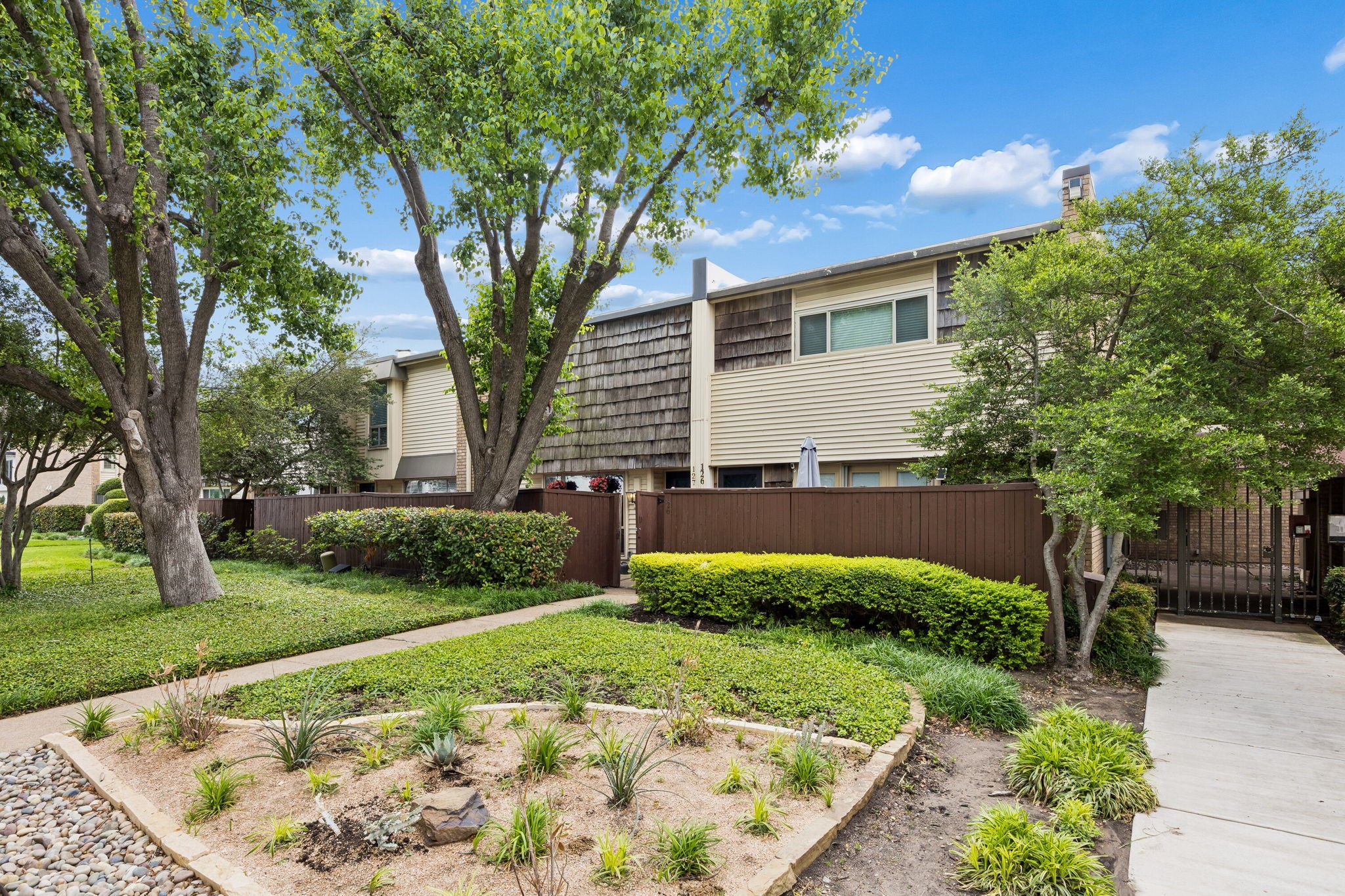 2702 Douglas Avenue 127