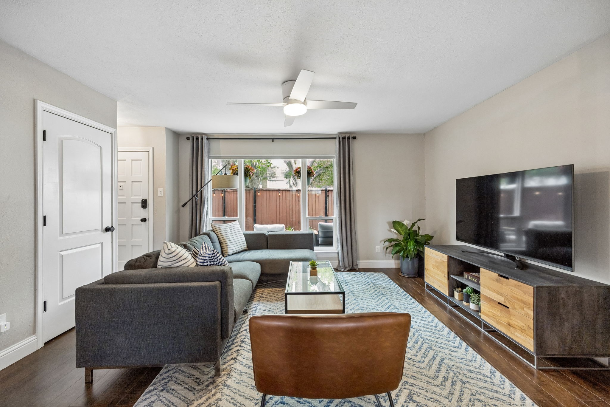 2702 Douglas Avenue 127