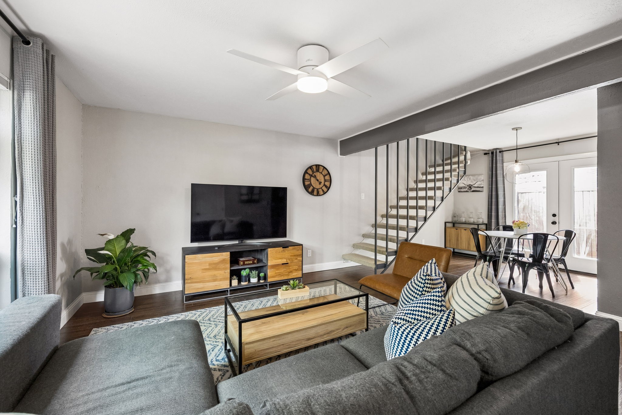 2702 Douglas Avenue 127