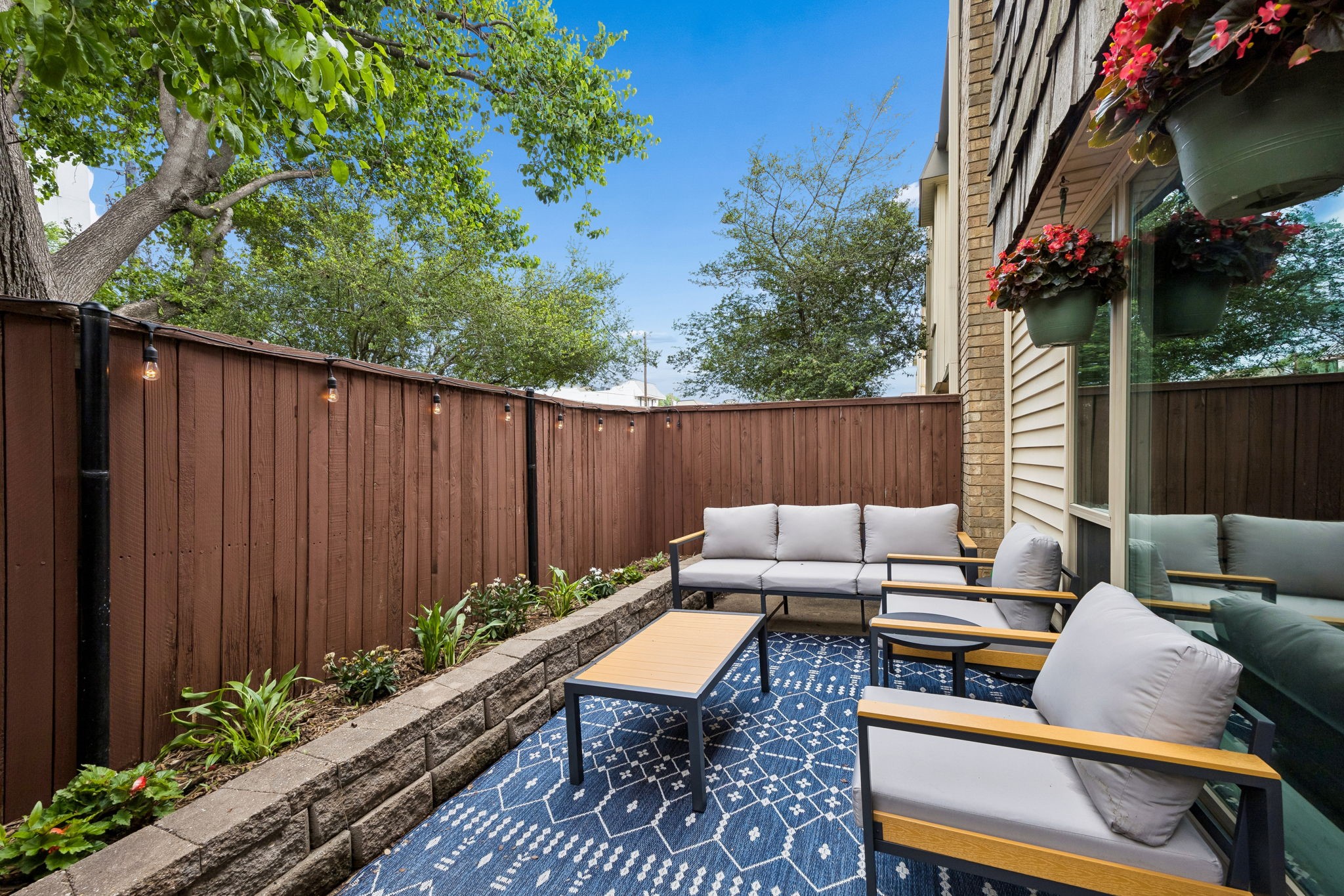 2702 Douglas Avenue 127