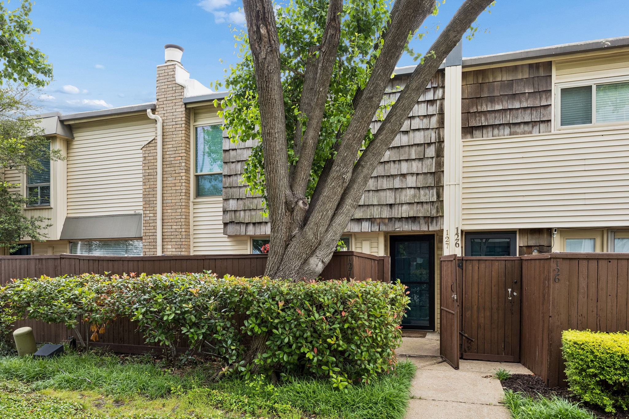 2702 Douglas Avenue 127