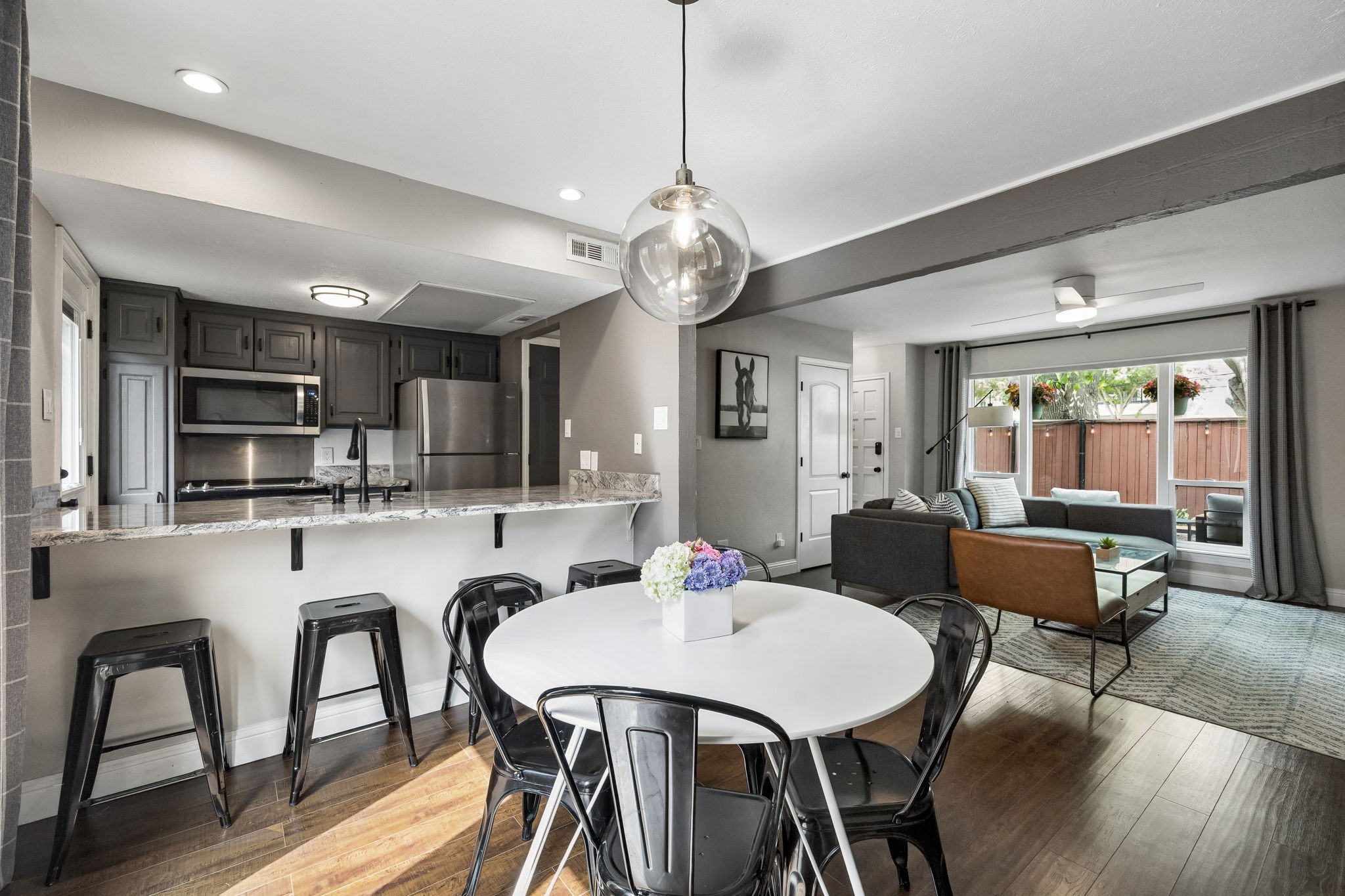 2702 Douglas Avenue 127