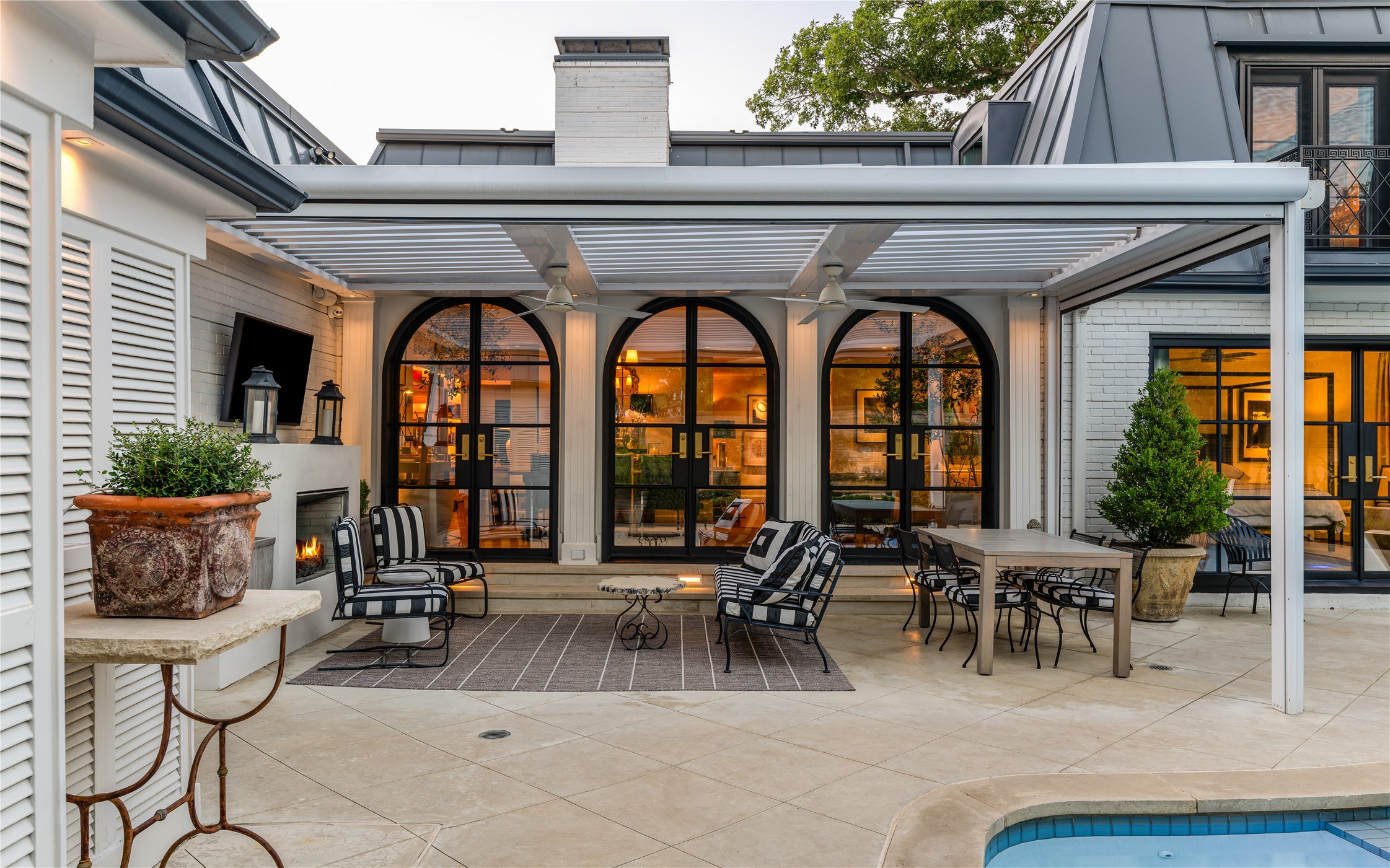 3838 N Versailles Avenue
