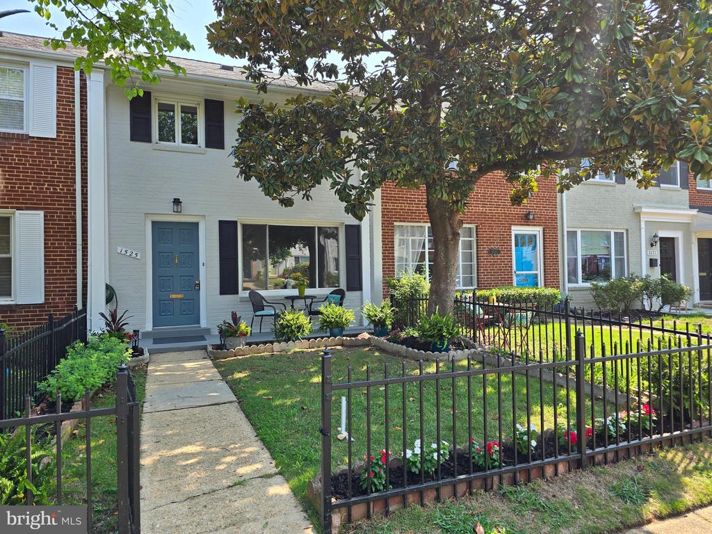 1525 Woodbine St