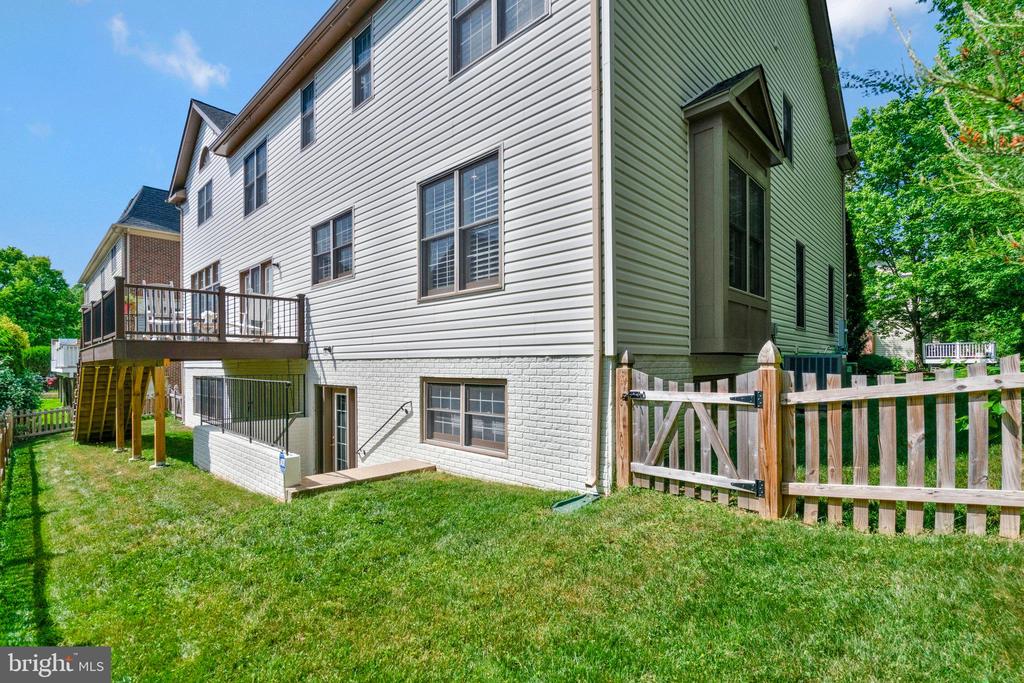 7511 Bulfinch Ct