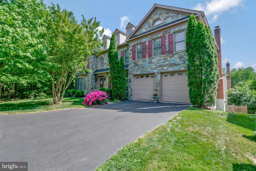 7511 Bulfinch Ct